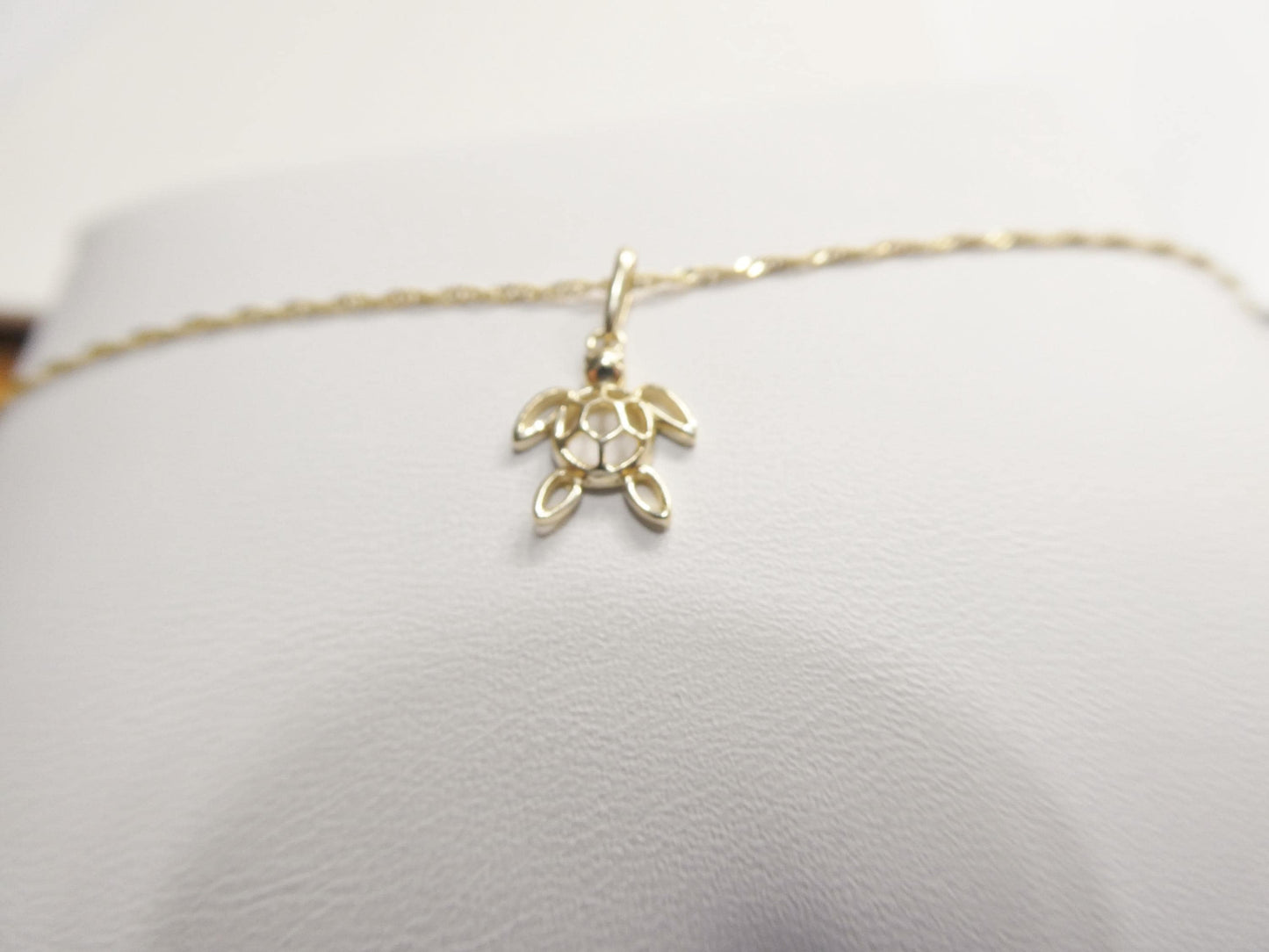 10k Yellow Gold Singapore Chain Necklace plain turtle Pendant
