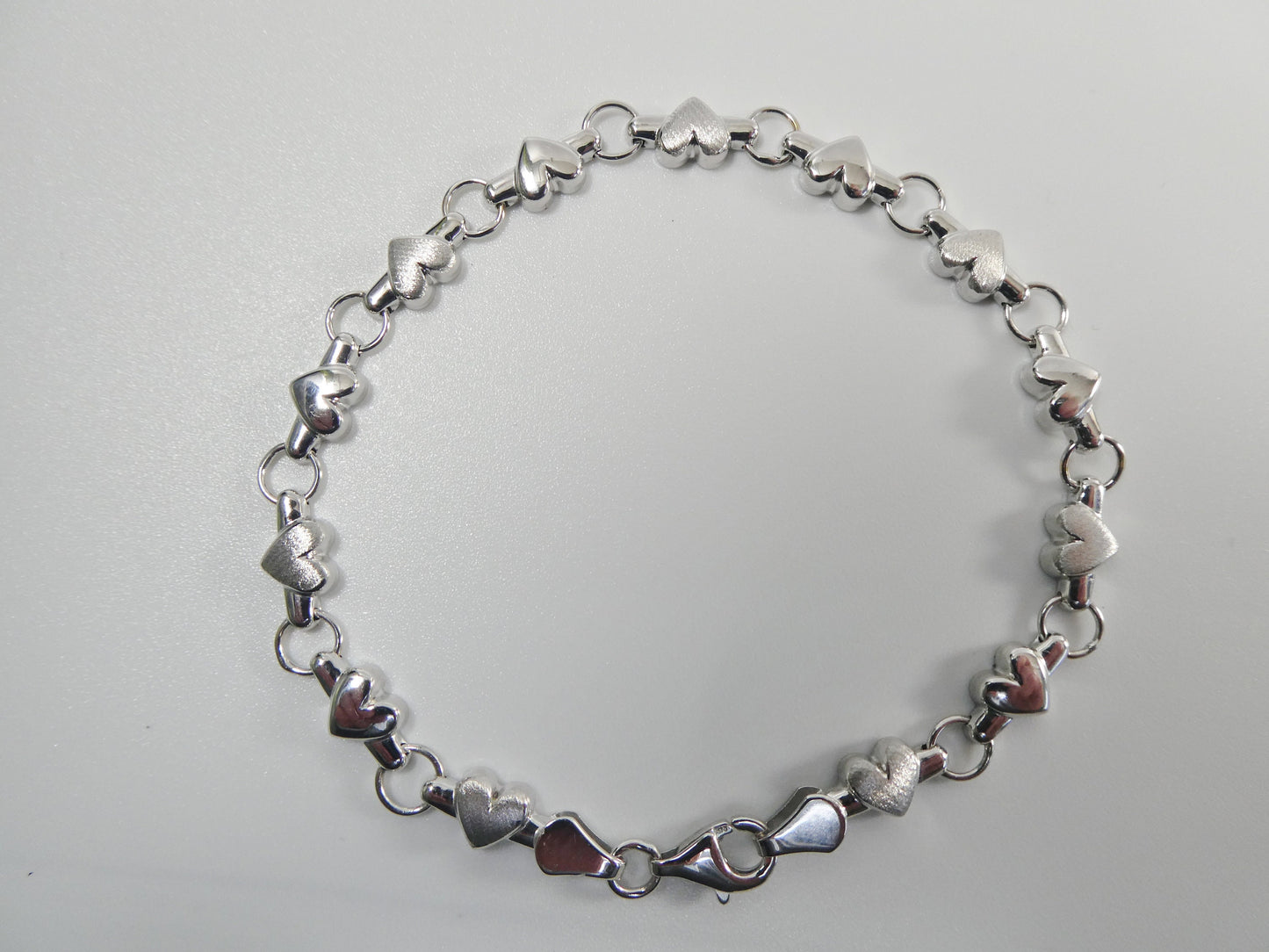 14k White Gold Heart Bracelet - Satin Finish (6/7 Inch)