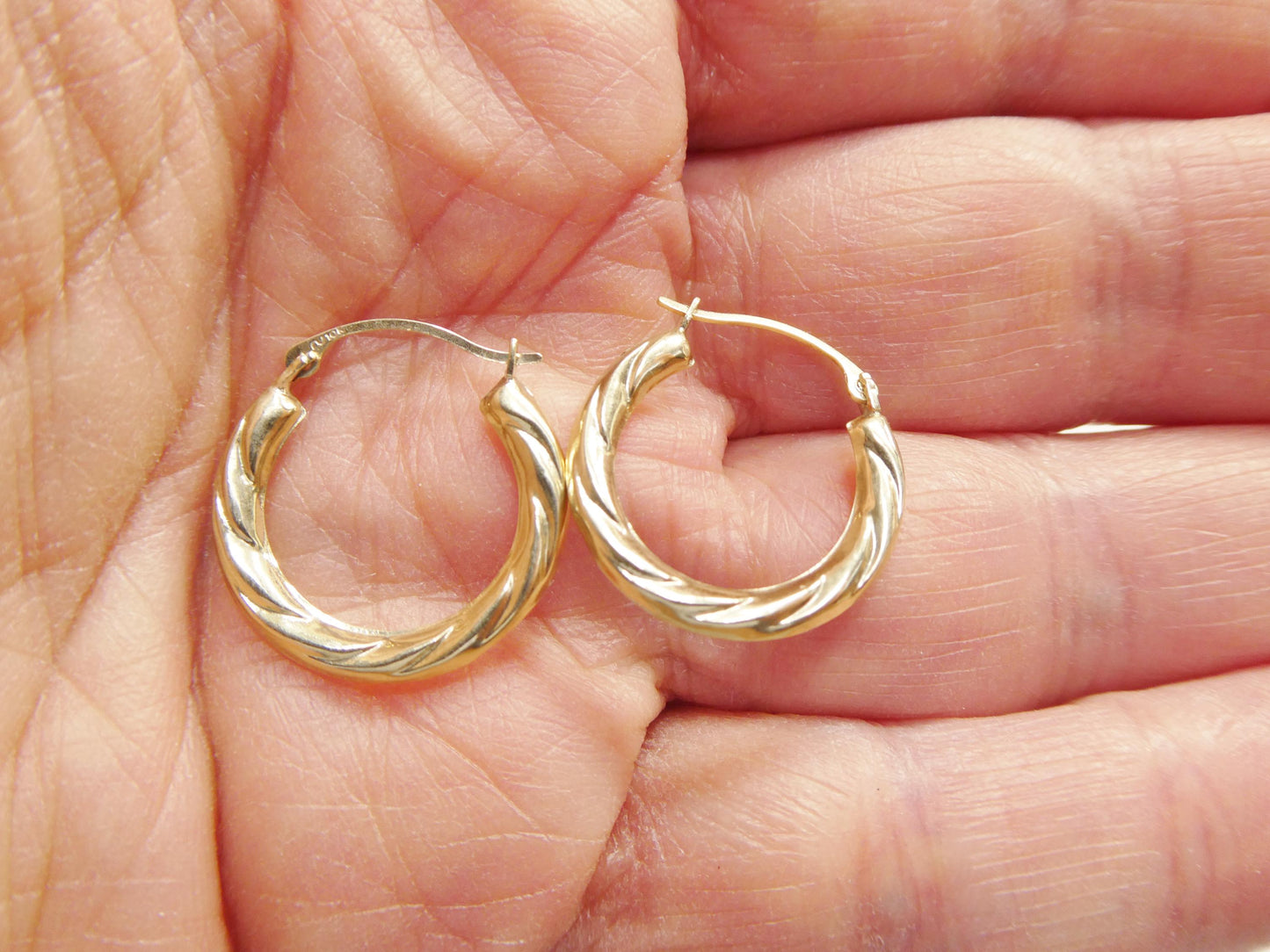 10k real solid yellow gold 18MM classic design hoop earrings