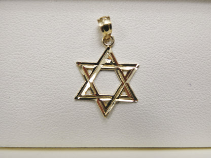 14k Real Solid Yellow Gold Star David Pendent and Robe Necklace