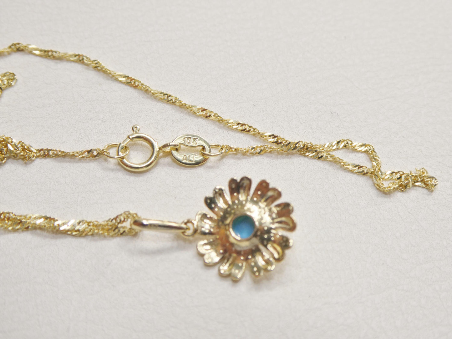 10k Yellow Gold Singapore Chain Necklace turquoise center flower Pendant