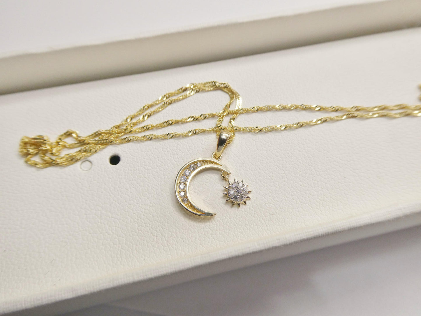 10k Yellow Gold Singapore Chain Necklace sun and moon Pendant