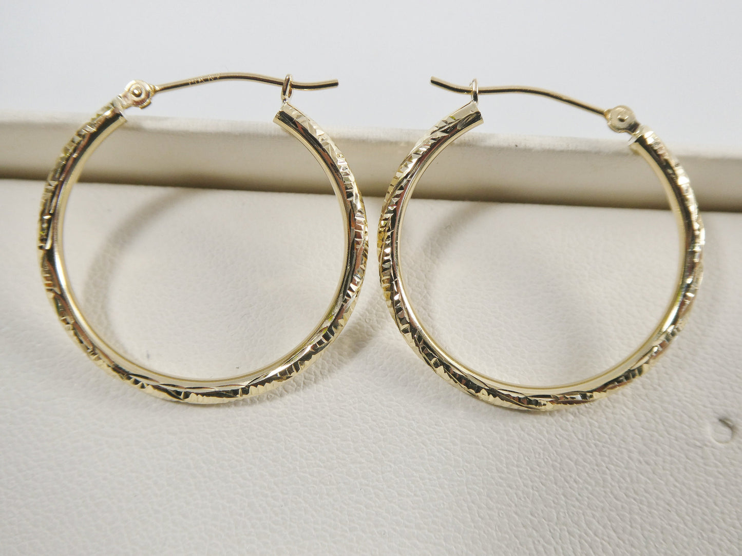 14K real solid yellow gold 25mm round hoop earrings snap closure diamond cut finish