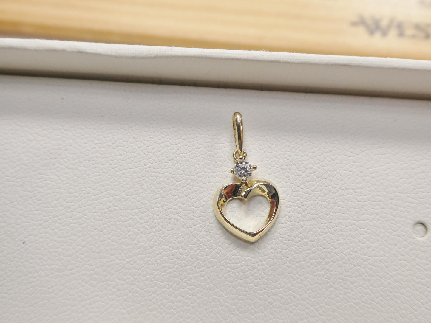 10k Yellow Gold Figaro Chain Necklace with Heart Pendant - 18 inch