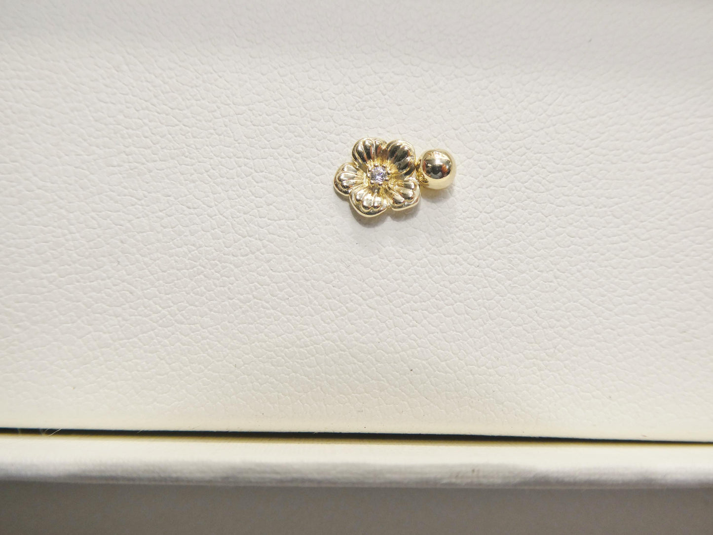 14k real solid yellow gold cartilage flower body ring piercing