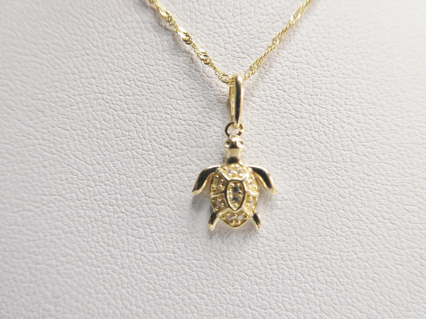 10k Yellow Gold Singapore Chain Necklace turtle Pendant