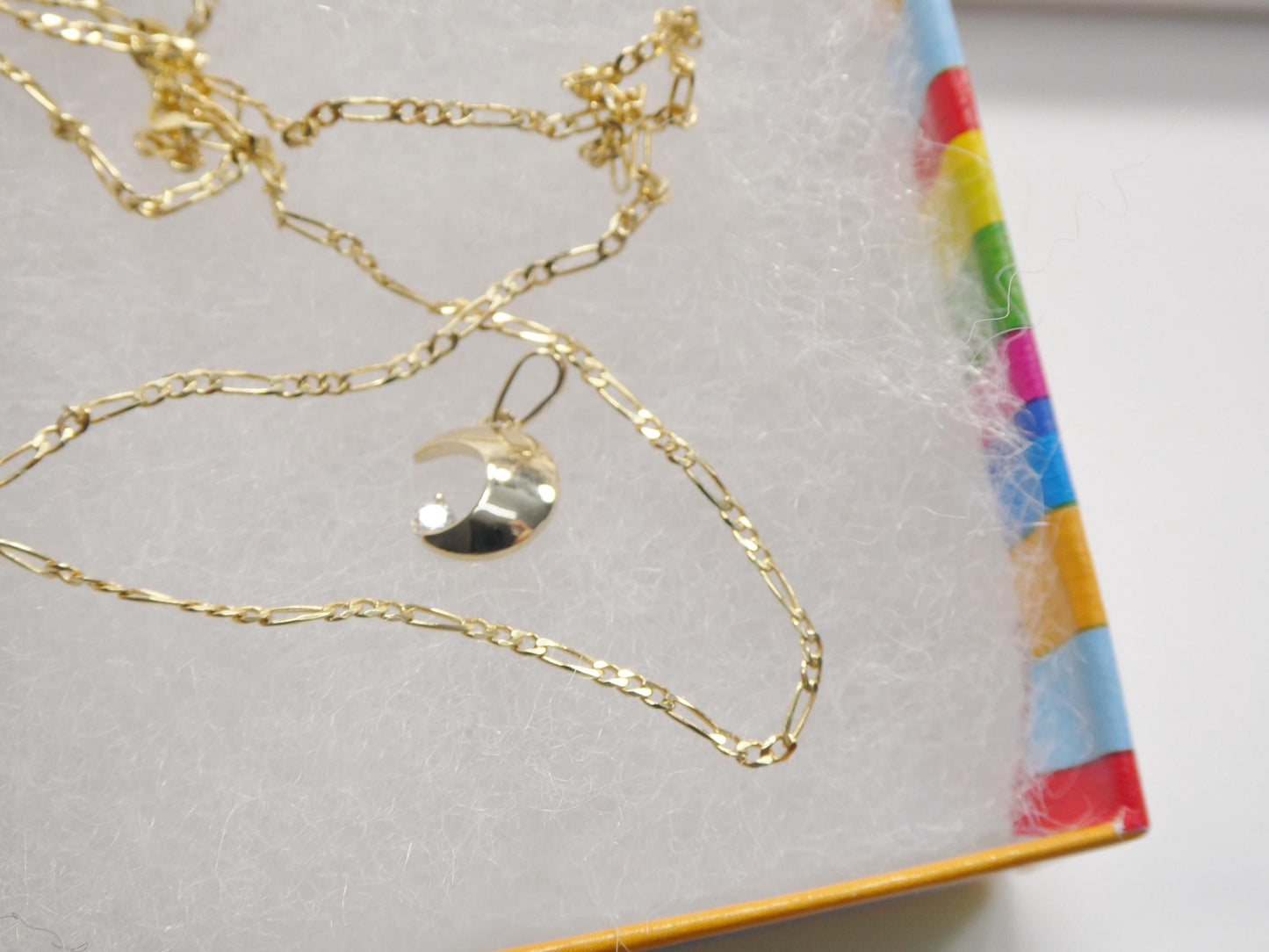 10k Yellow Gold Figaro Chain Necklace with Moon Pendant: 18 inch