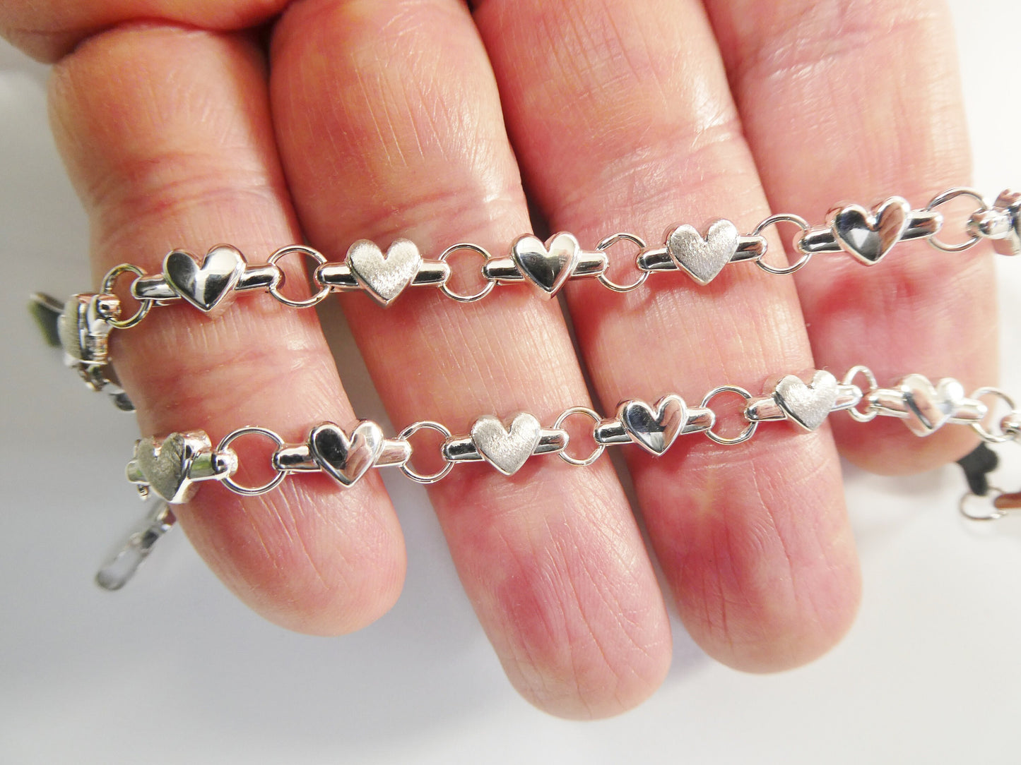 14k White Gold Heart Bracelet - Satin Finish (6/7 Inch)