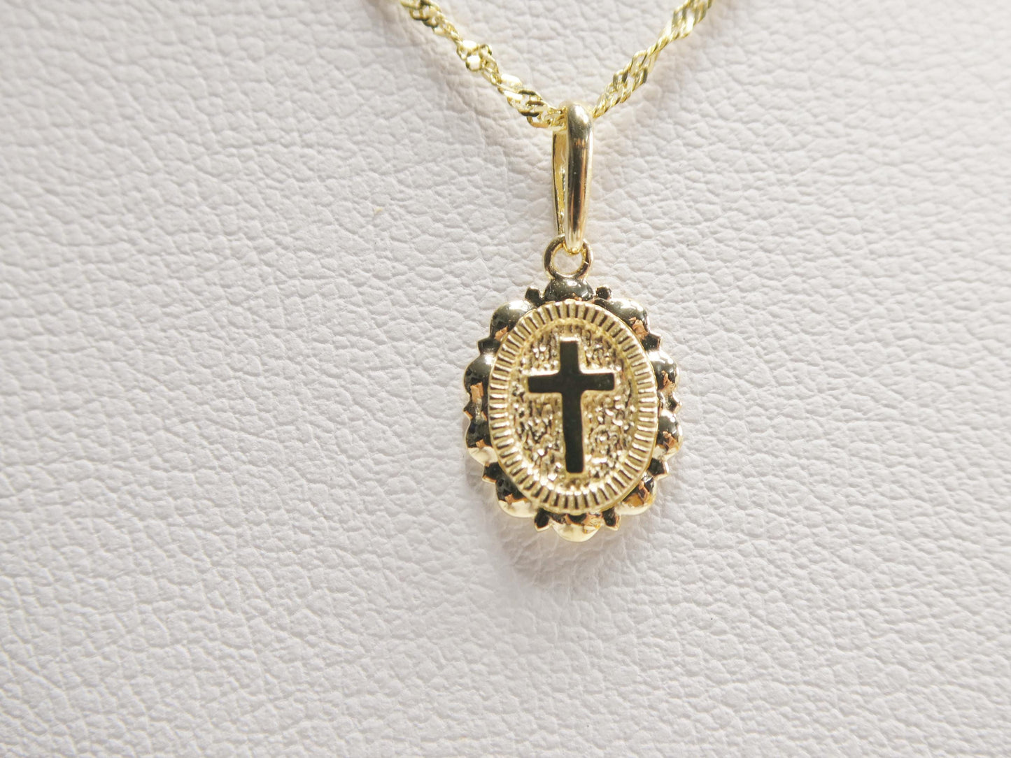 10k Yellow Gold Singapore Chain Necklace oval cross Pendant