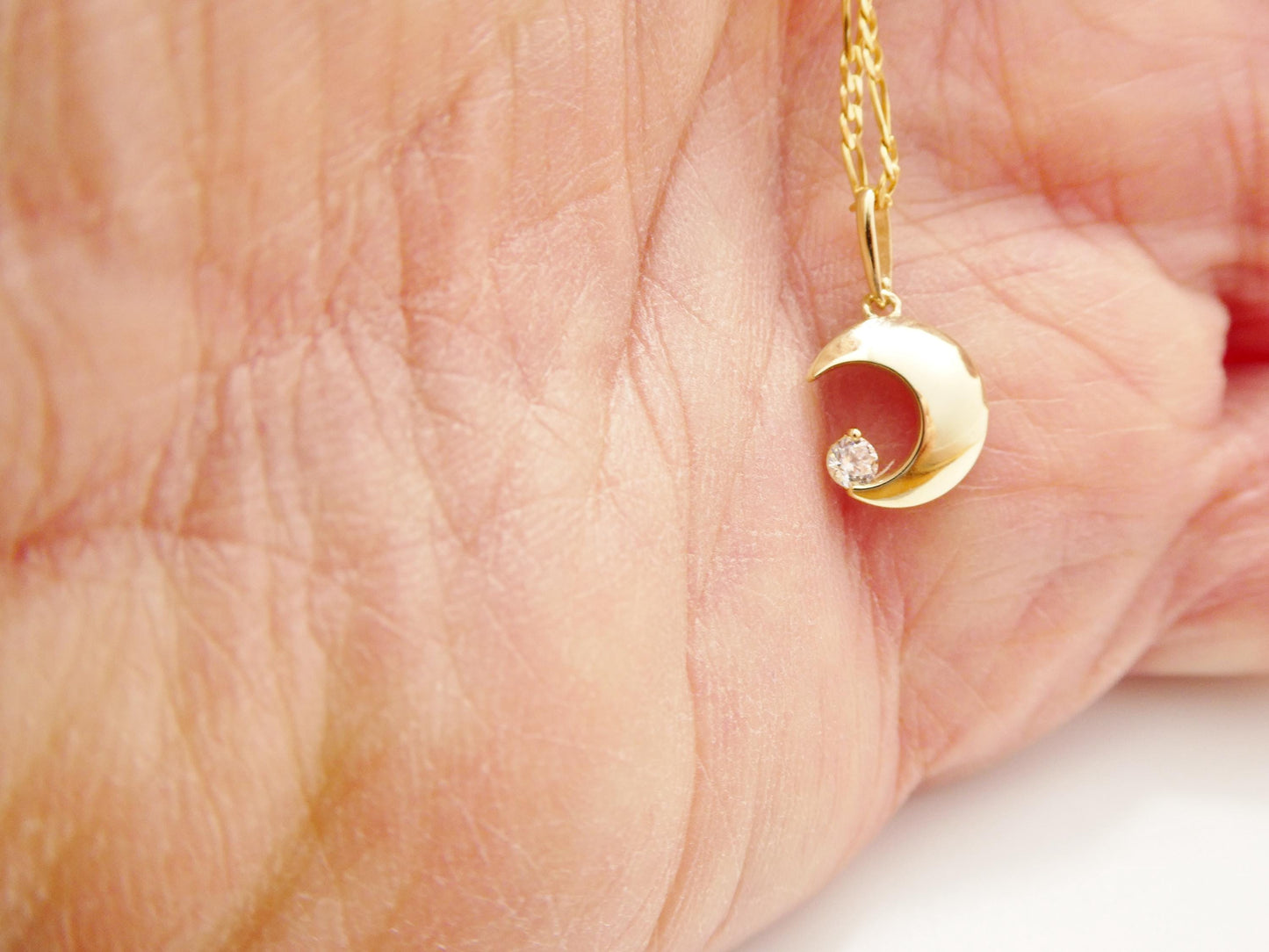 10k Yellow Gold Figaro Chain Necklace with Moon Pendant: 18 inch