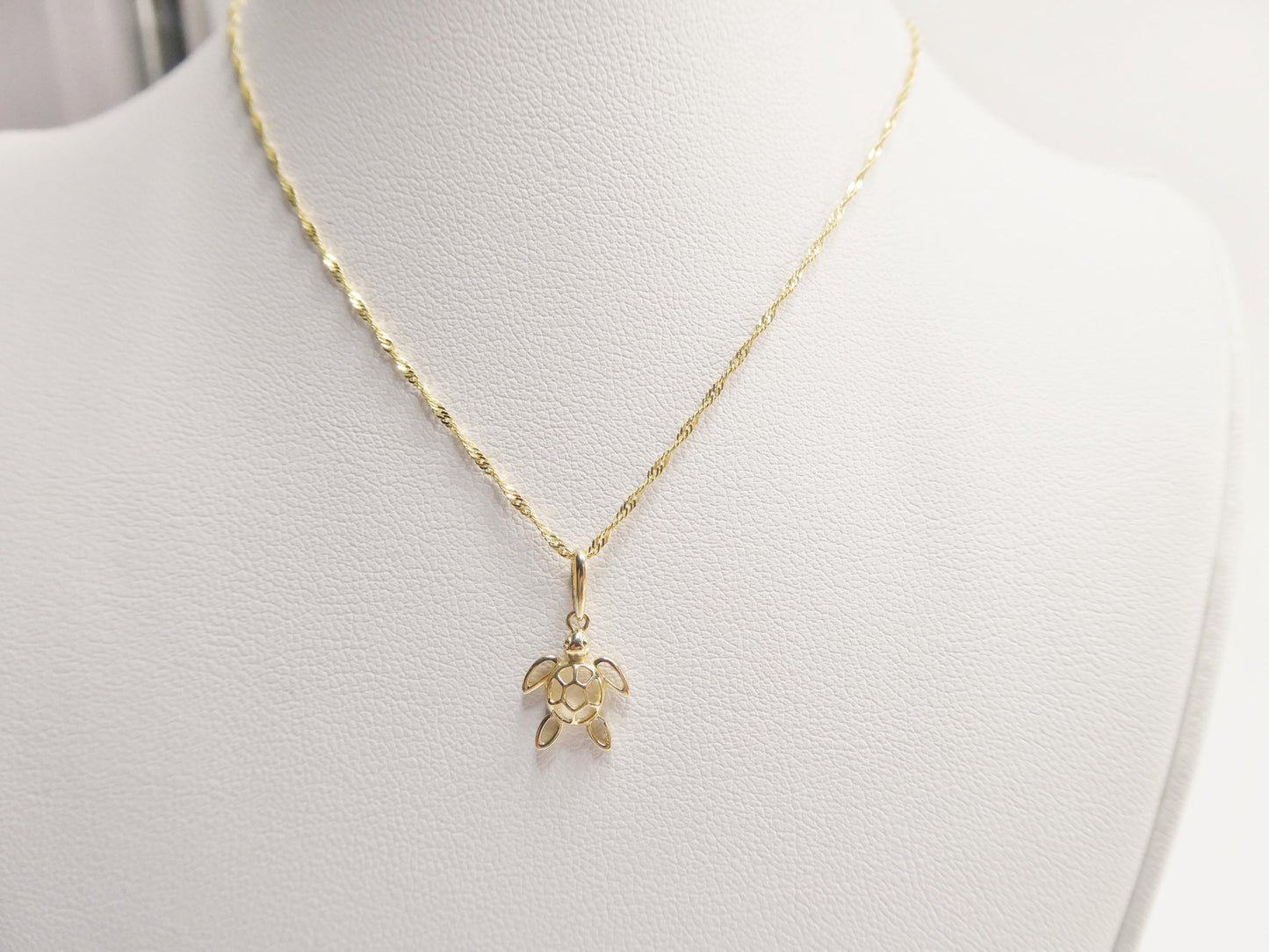 10k Yellow Gold Singapore Chain Necklace plain turtle Pendant