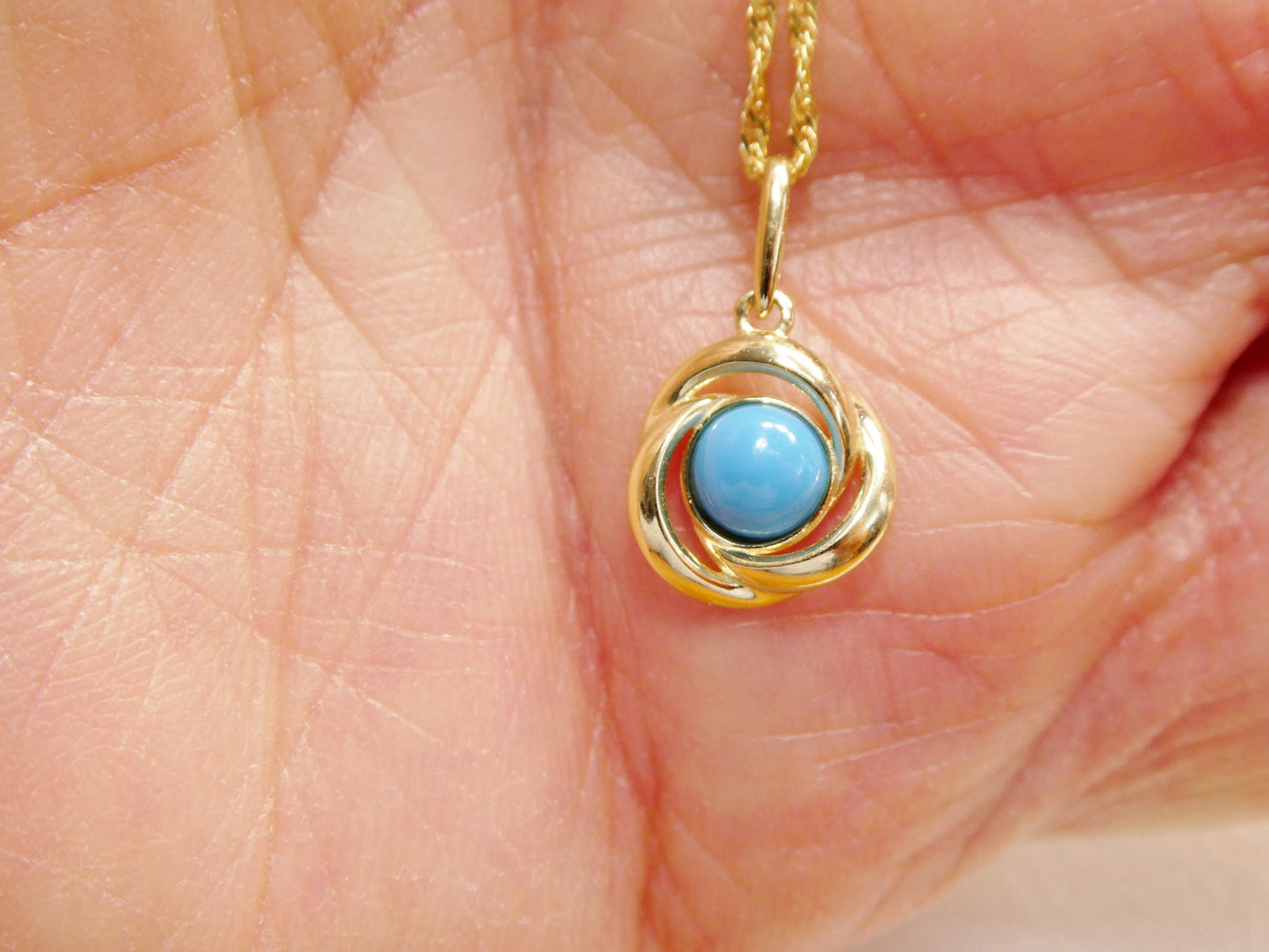 10k Yellow Gold Singapore Chain Necklace turquoise center flower Pendant