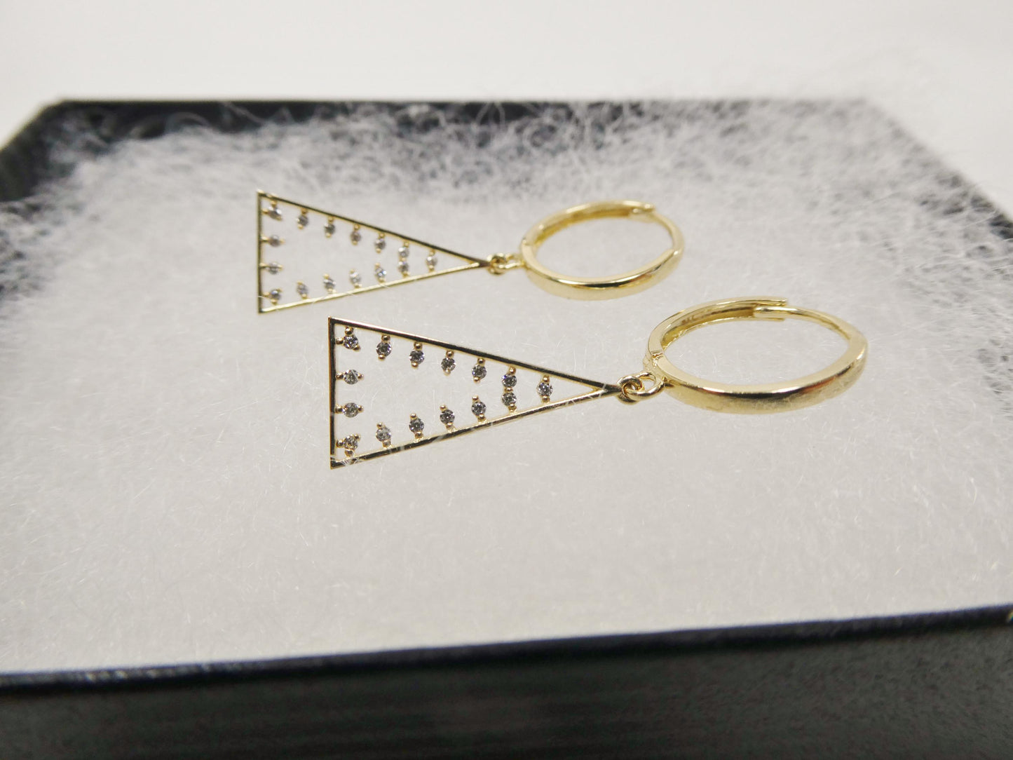 real 10k solid yellow gold pyramid triangle hoop huggie earrings