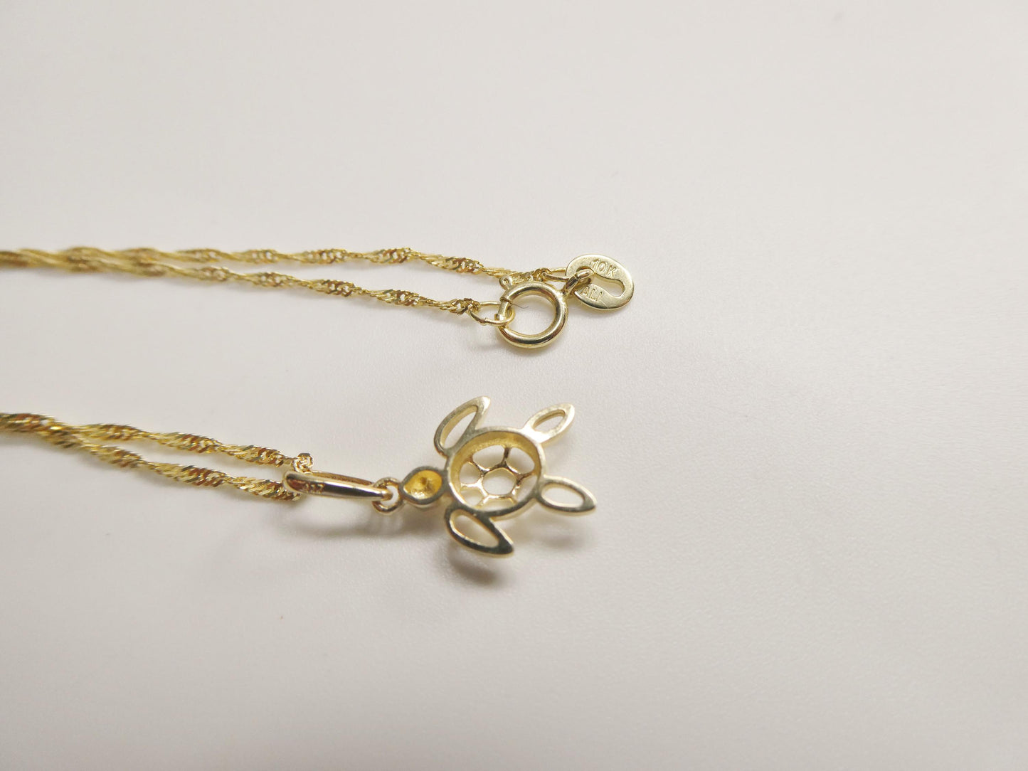 10k Yellow Gold Singapore Chain Necklace plain turtle Pendant