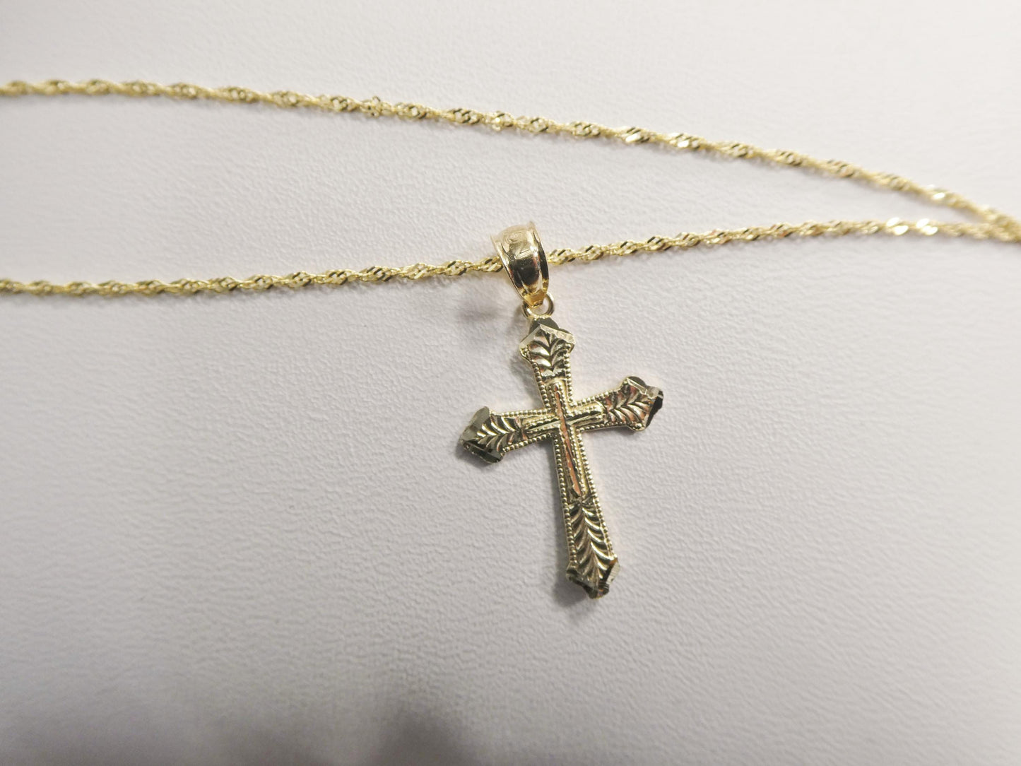 10k Yellow Gold Singapore Chain & Cross Pendant Necklace: 16 inch