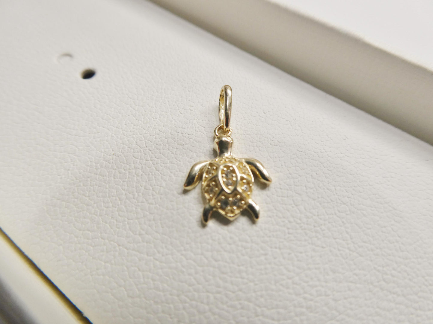 10k Yellow Gold Singapore Chain Necklace turtle Pendant