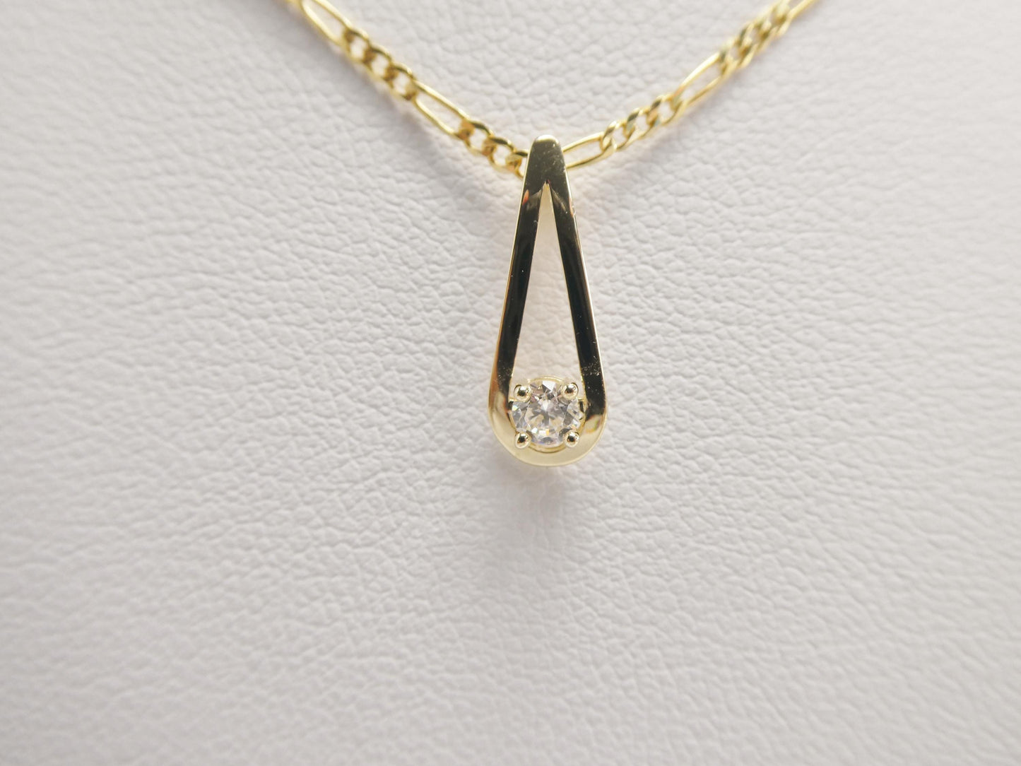 10k real solid yellow gold 18 inch solid figaro chain and solitaire pendent set