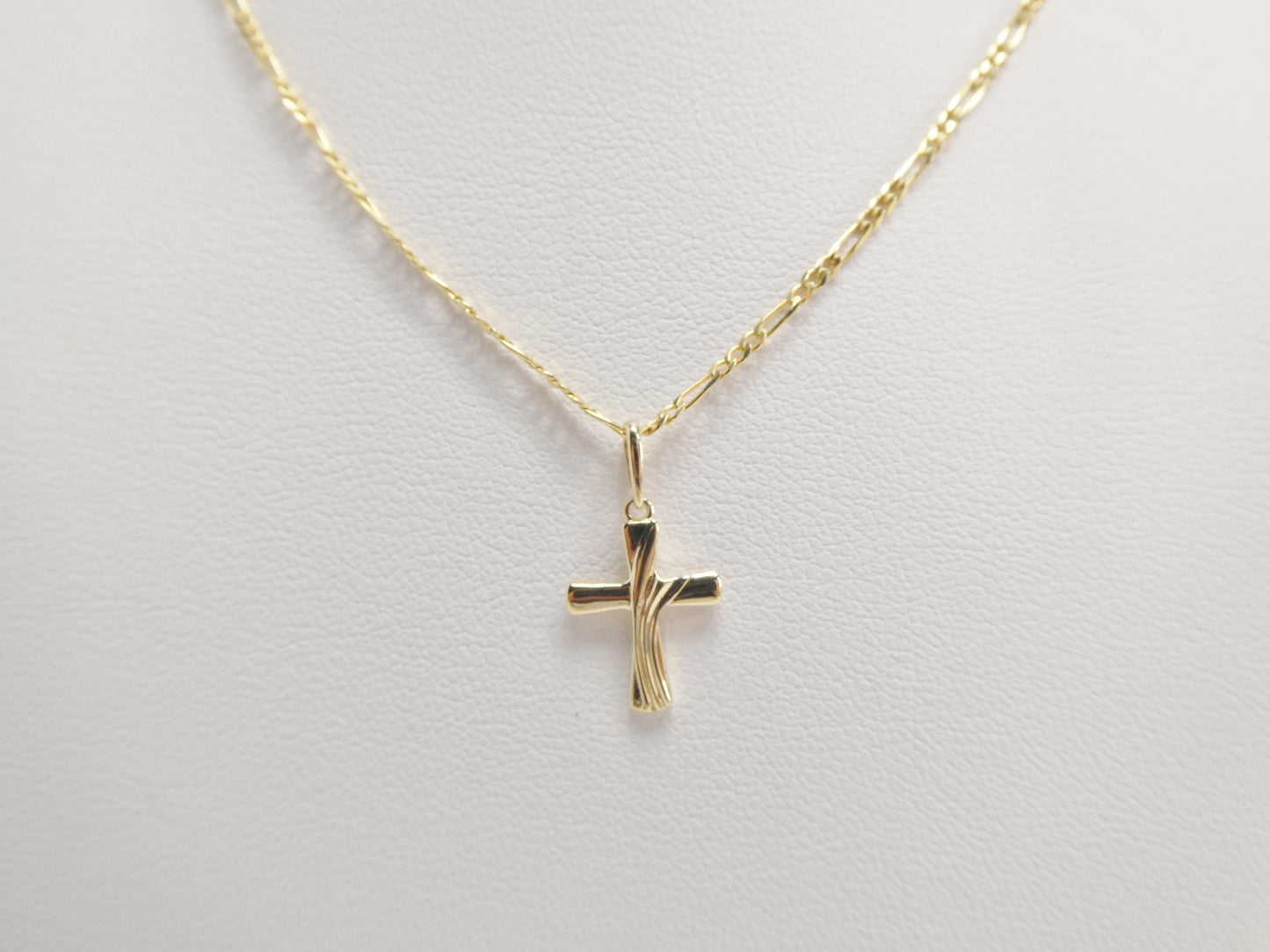 10k Yellow Gold Figaro Chain & Cross Pendant Necklace: 18 inch
