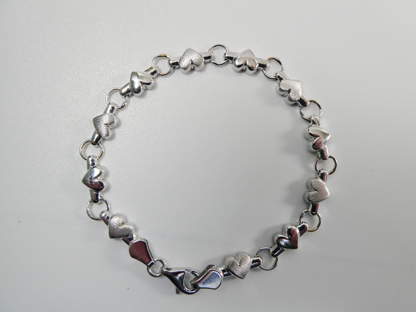 14k White Gold Heart Bracelet - Satin Finish (6/7 Inch)