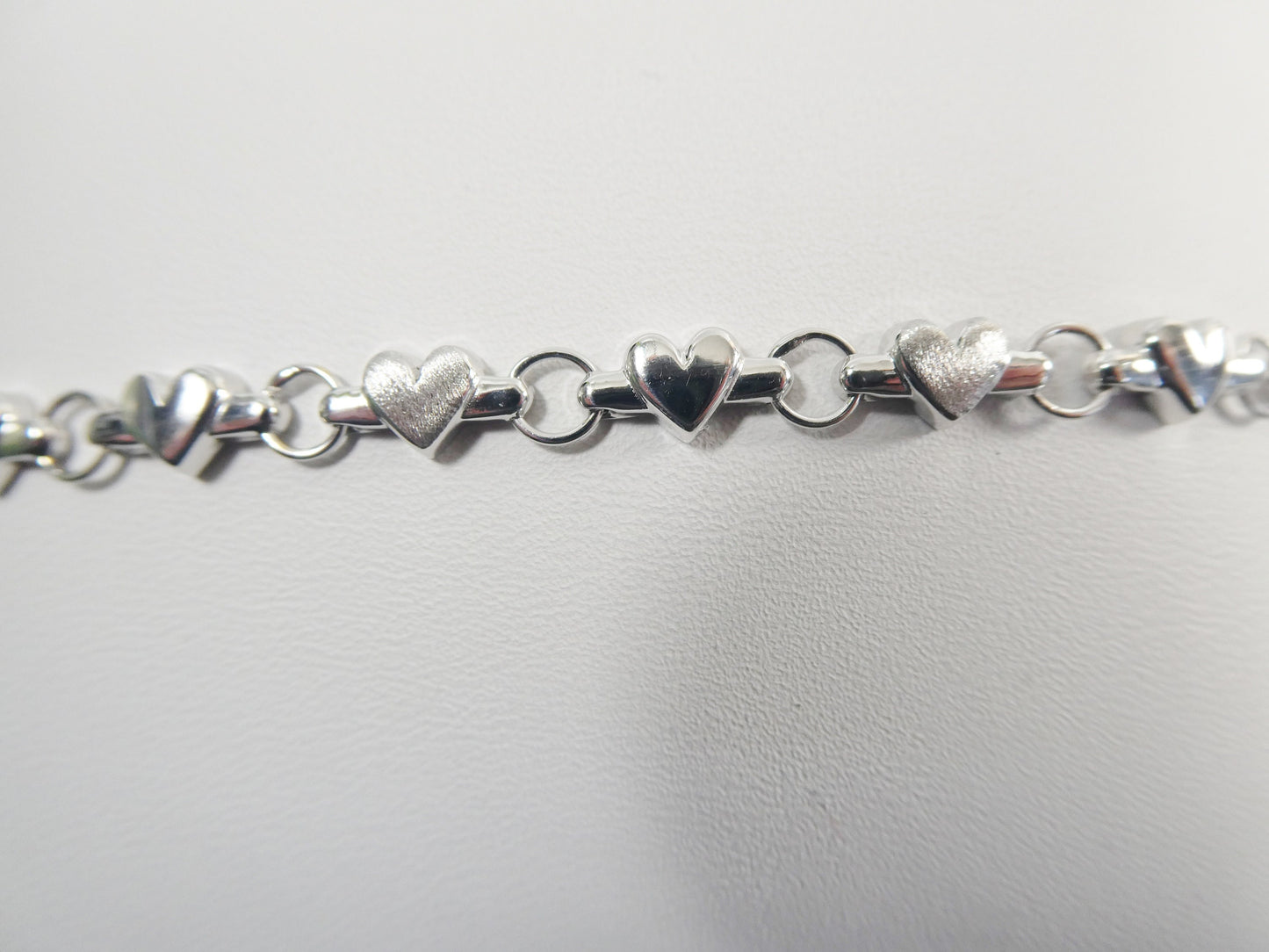 14k White Gold Heart Bracelet - Satin Finish (6/7 Inch)