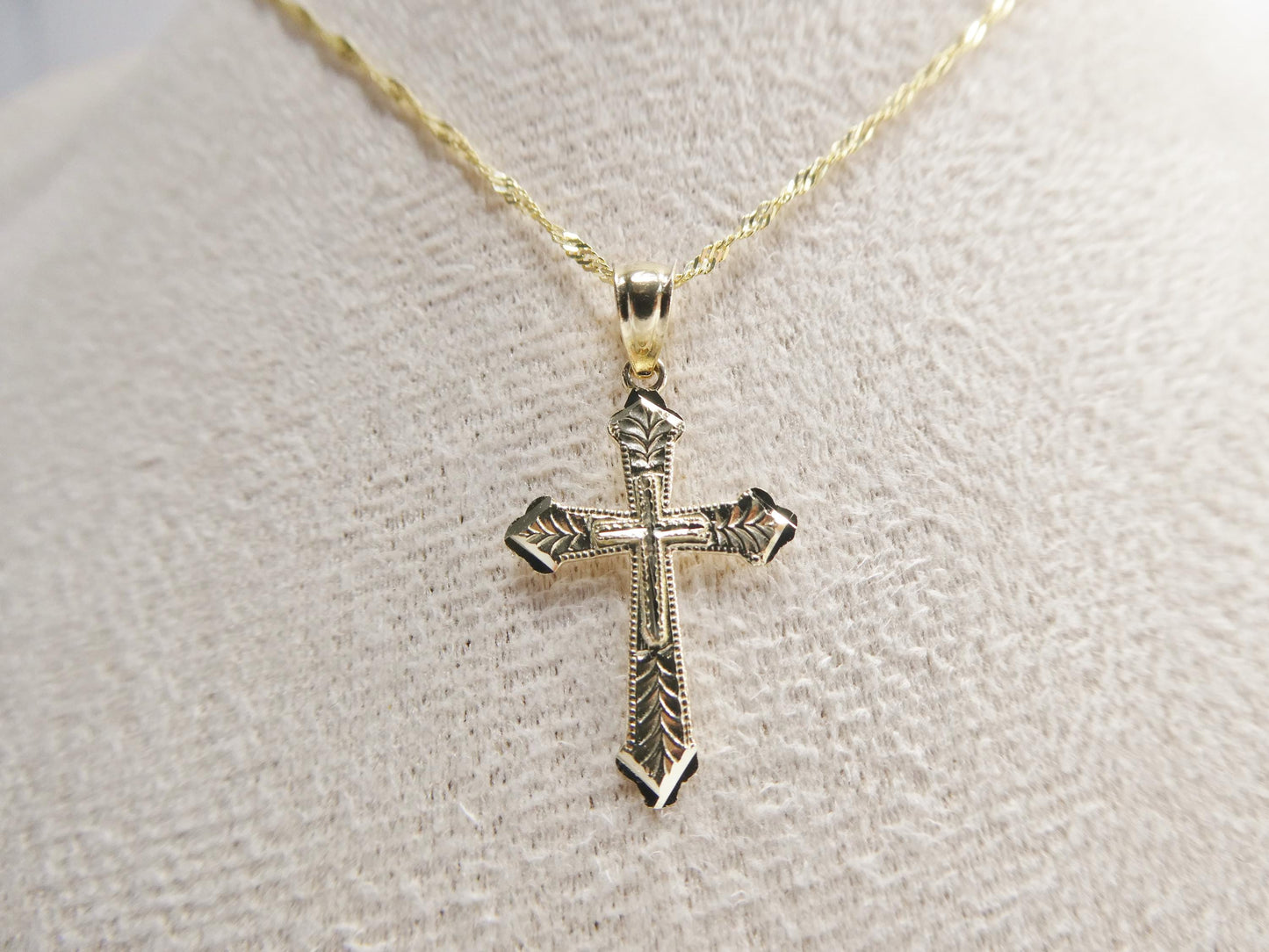 10k Yellow Gold Singapore Chain & Cross Pendant Necklace: 16 inch