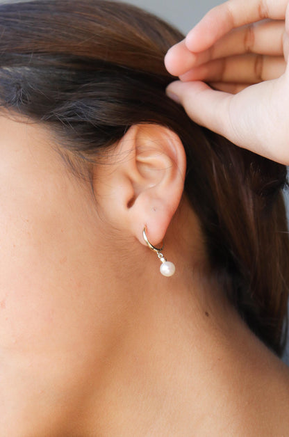 Real 10k Solid Yellow Gold Cultured Freshwater Pearl Hoop Huggie Earrings