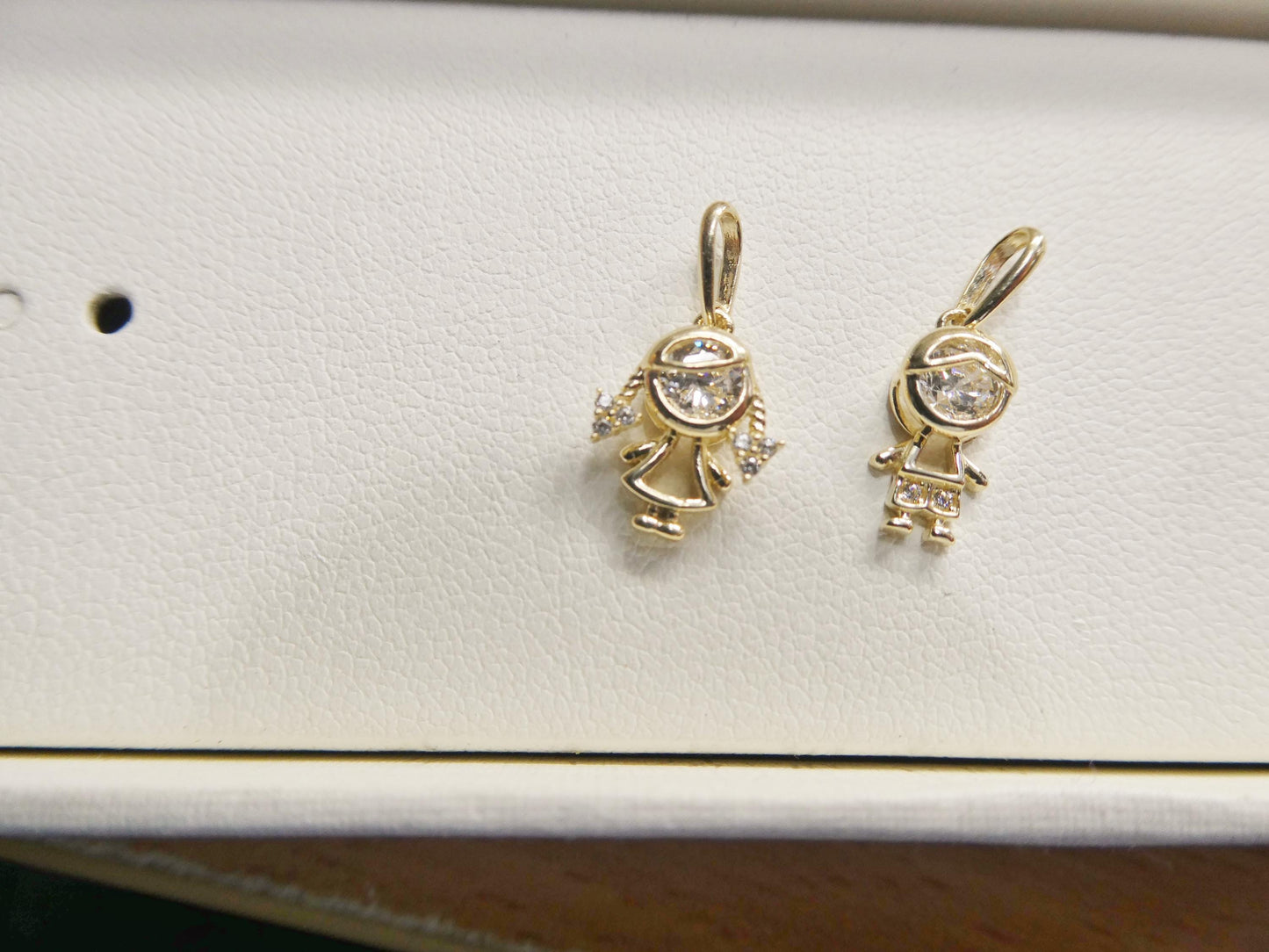 10k solid Yellow Gold Singapore Chain & boy girl pendent
