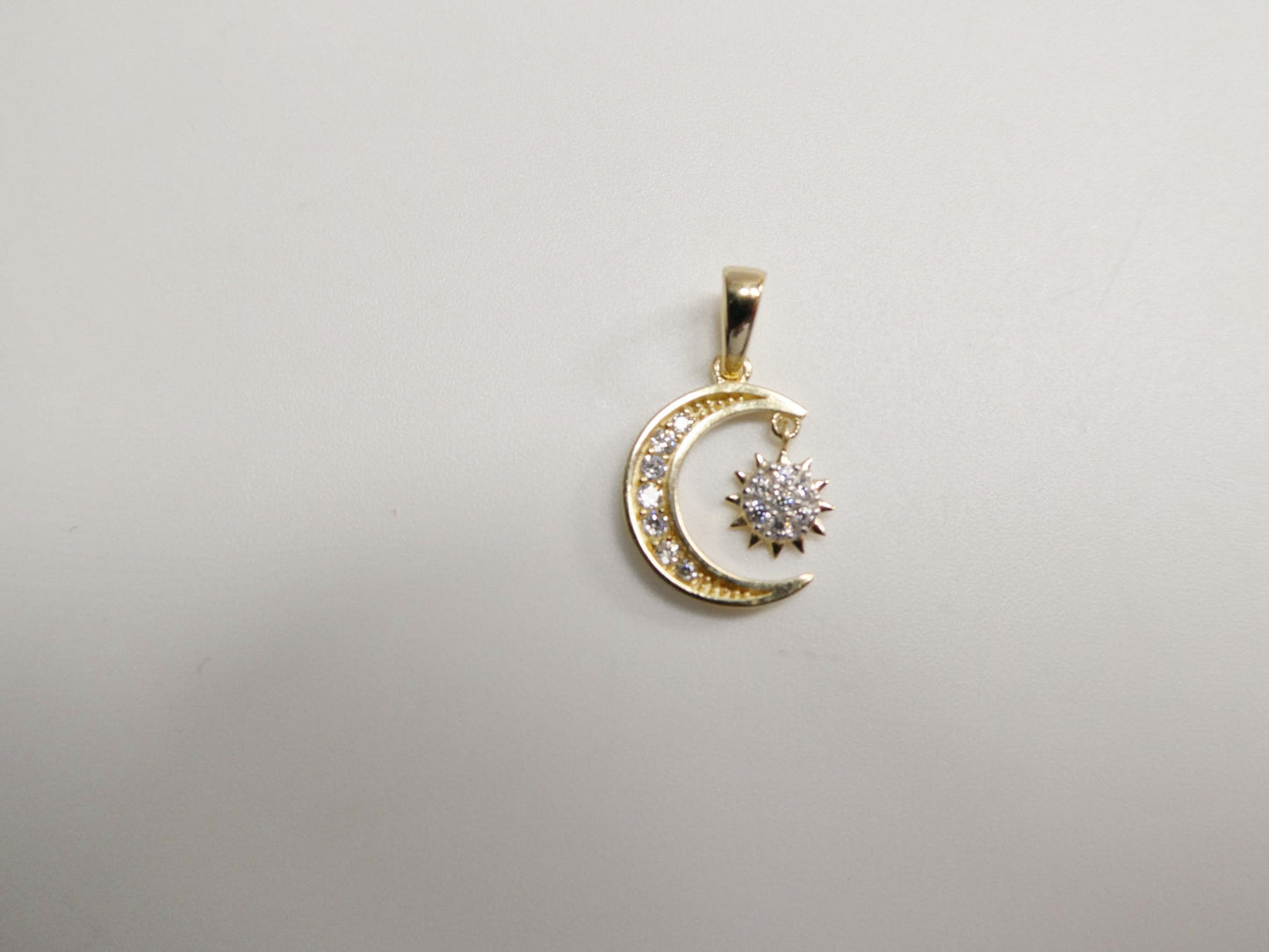 10k Yellow Gold Singapore Chain Necklace sun and moon Pendant