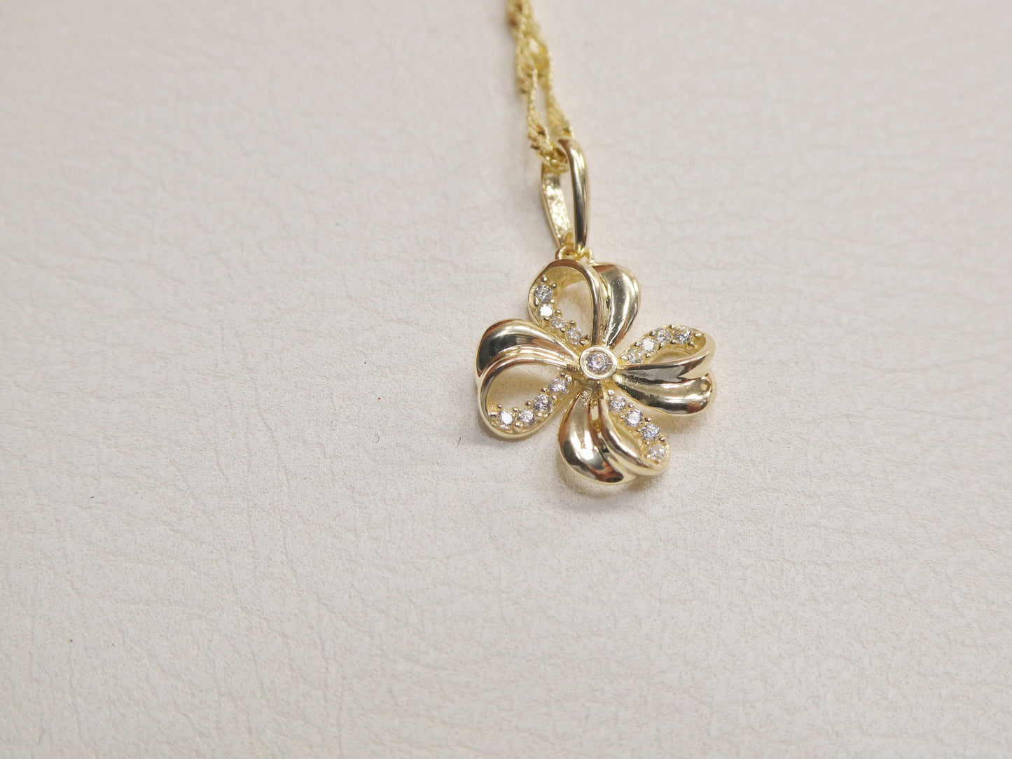 10k Yellow Gold Singapore Chain Necklace flower Pendant