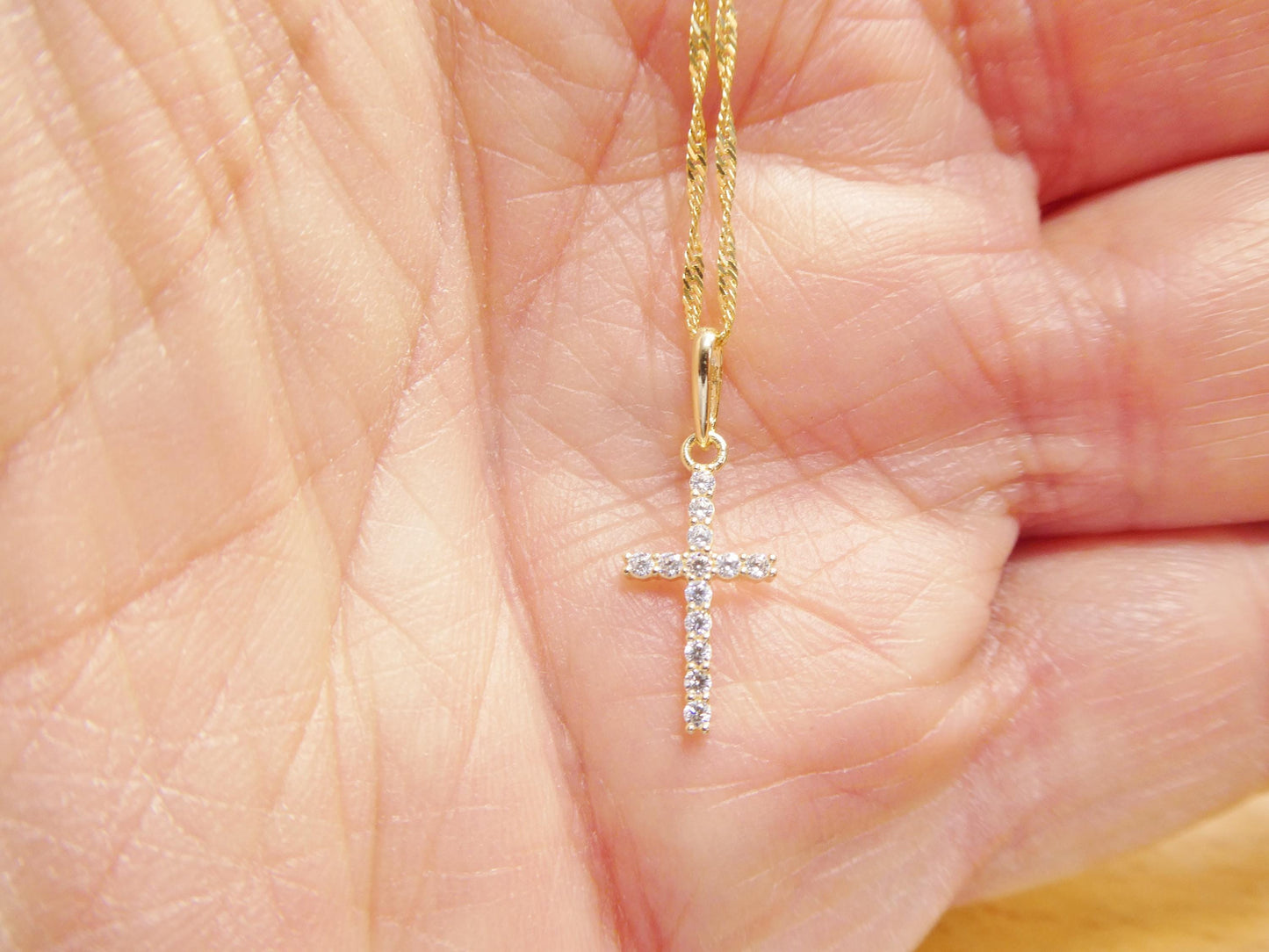 10k Yellow Gold Singapore Chain Necklace cross Pendant