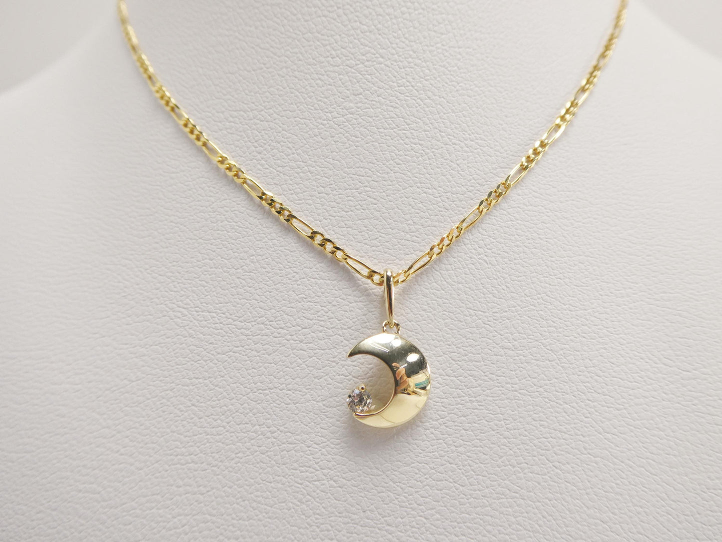 10k Yellow Gold Figaro Chain Necklace with Moon Pendant: 18 inch