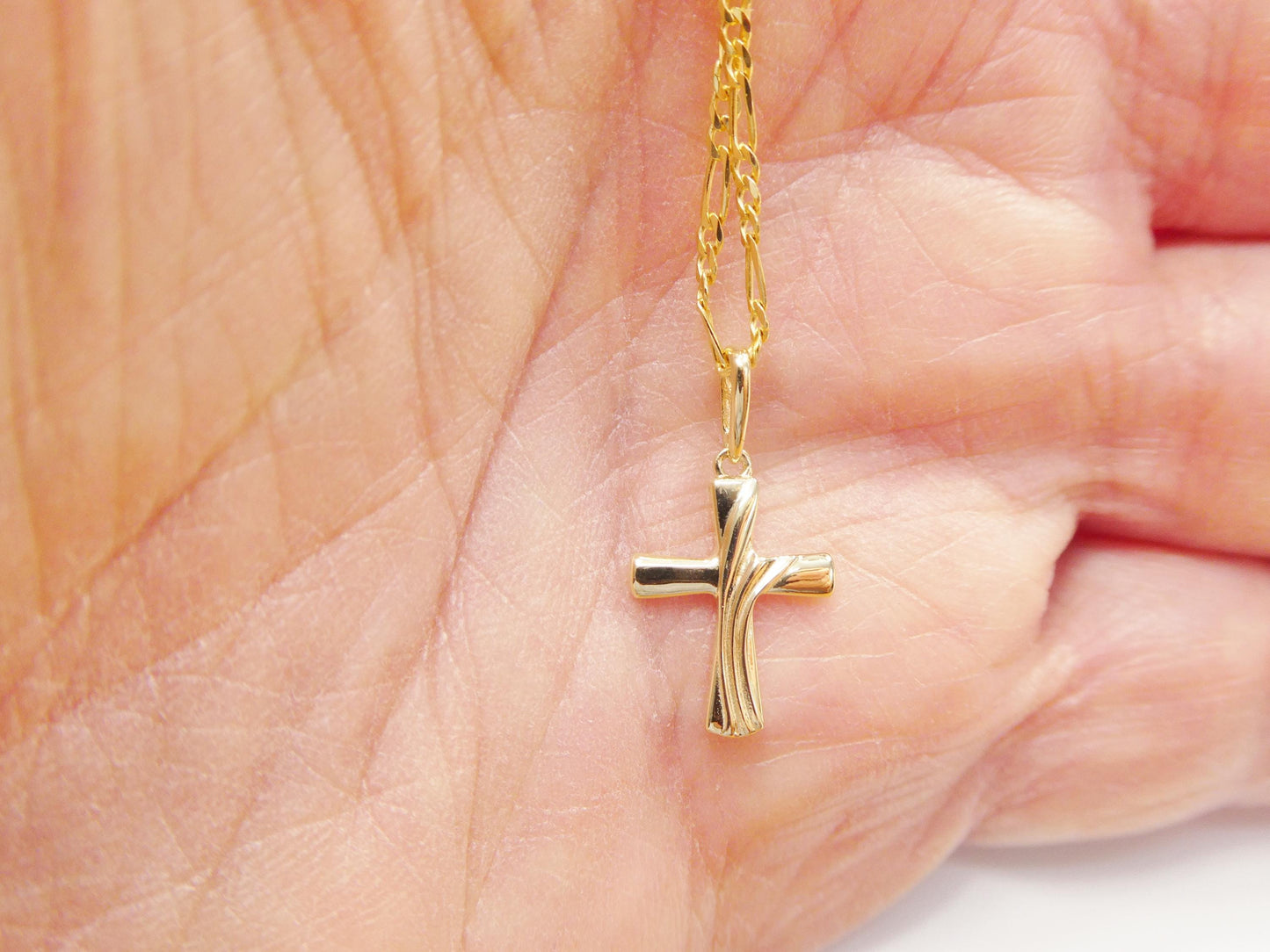 10k Yellow Gold Figaro Chain & Cross Pendant Necklace: 18 inch