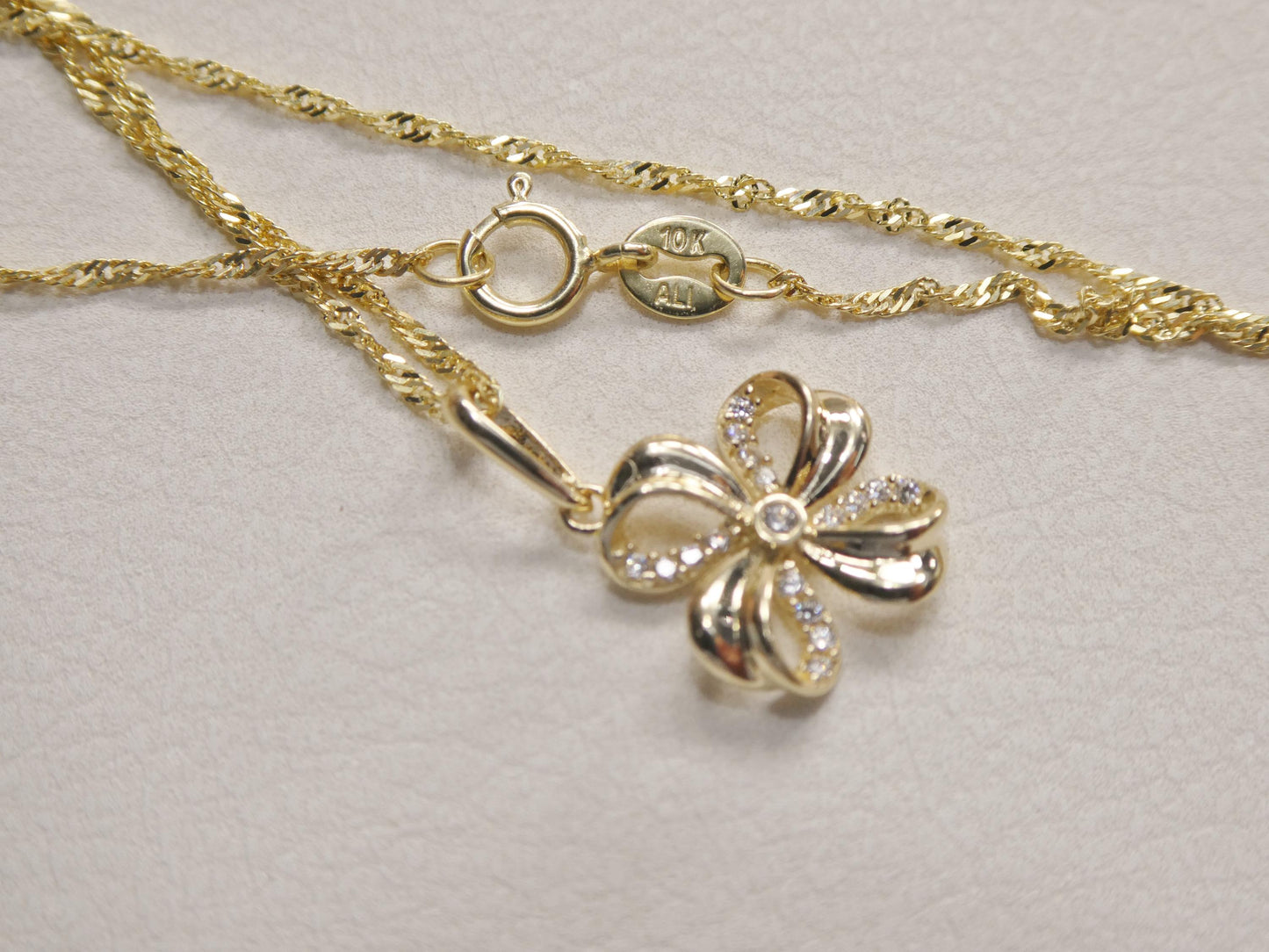 10k Yellow Gold Singapore Chain Necklace flower Pendant