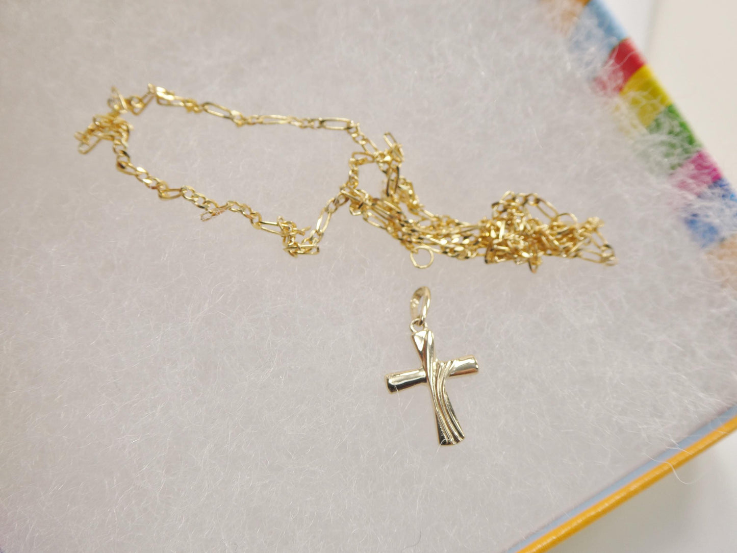 10k Yellow Gold Figaro Chain & Cross Pendant Necklace: 18 inch