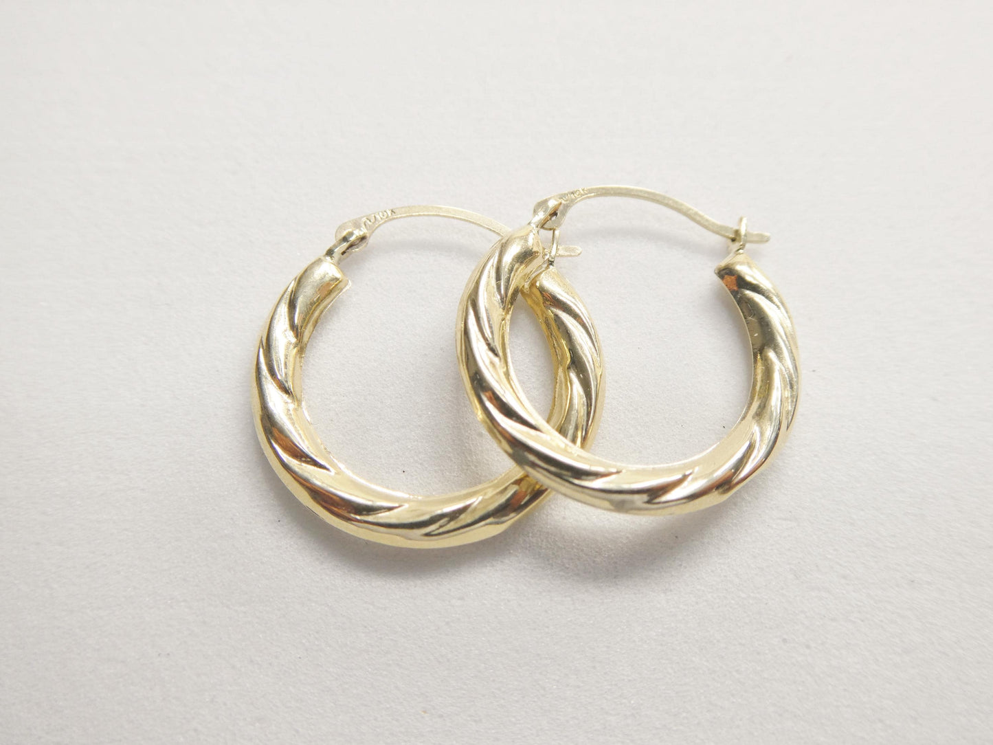 10k real solid yellow gold 18MM classic design hoop earrings