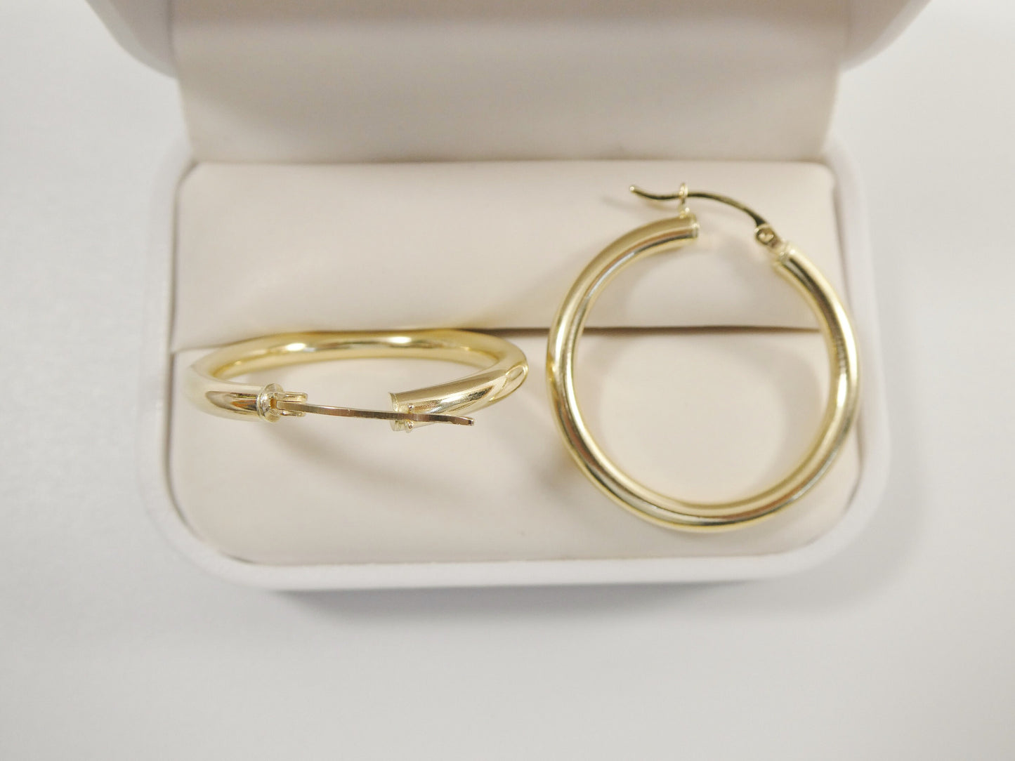 14K real solid yellow gold 30mm round hoop earrings snap closure high polish finish