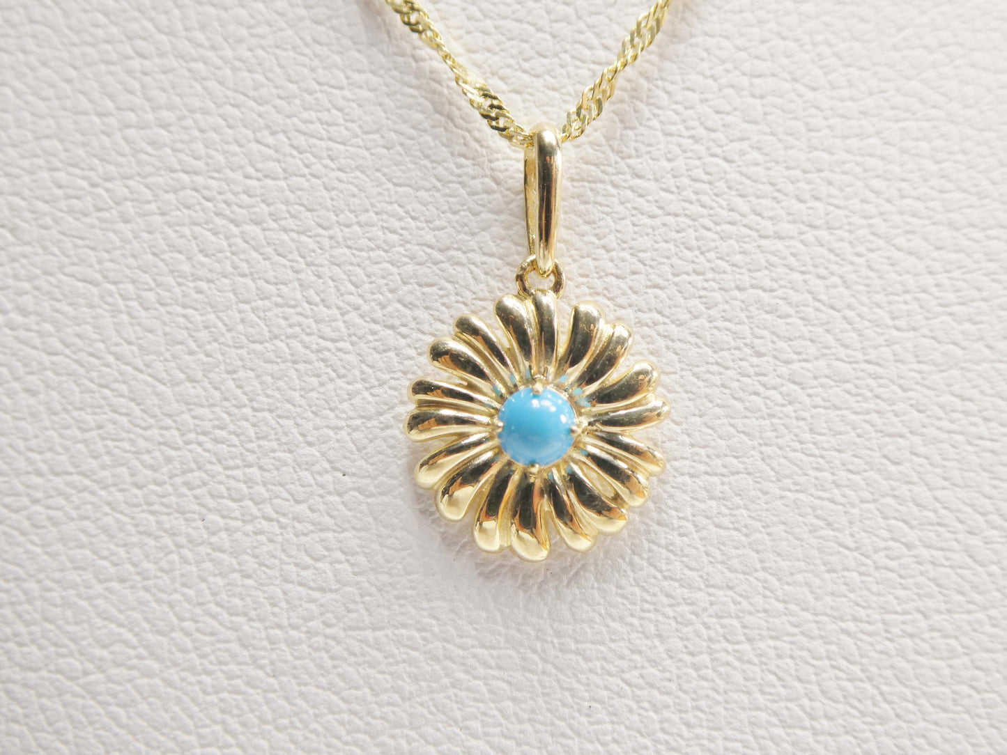 10k Yellow Gold Singapore Chain Necklace turquoise center flower Pendant