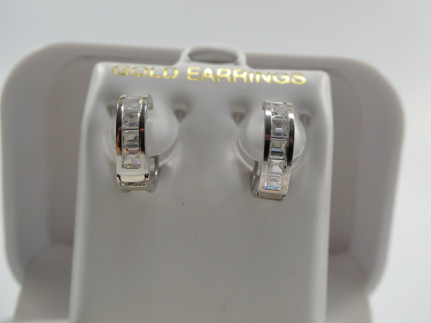 real 10k solid yellow gold baguette huggie hoop earring