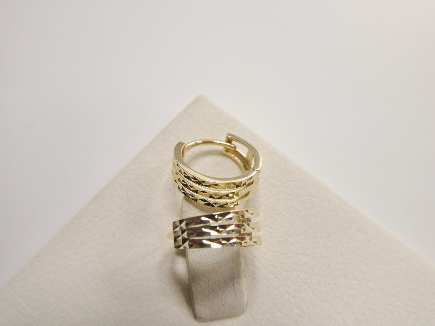 real 10k solid yellow gold designer diamond cut hoop huggie earrings