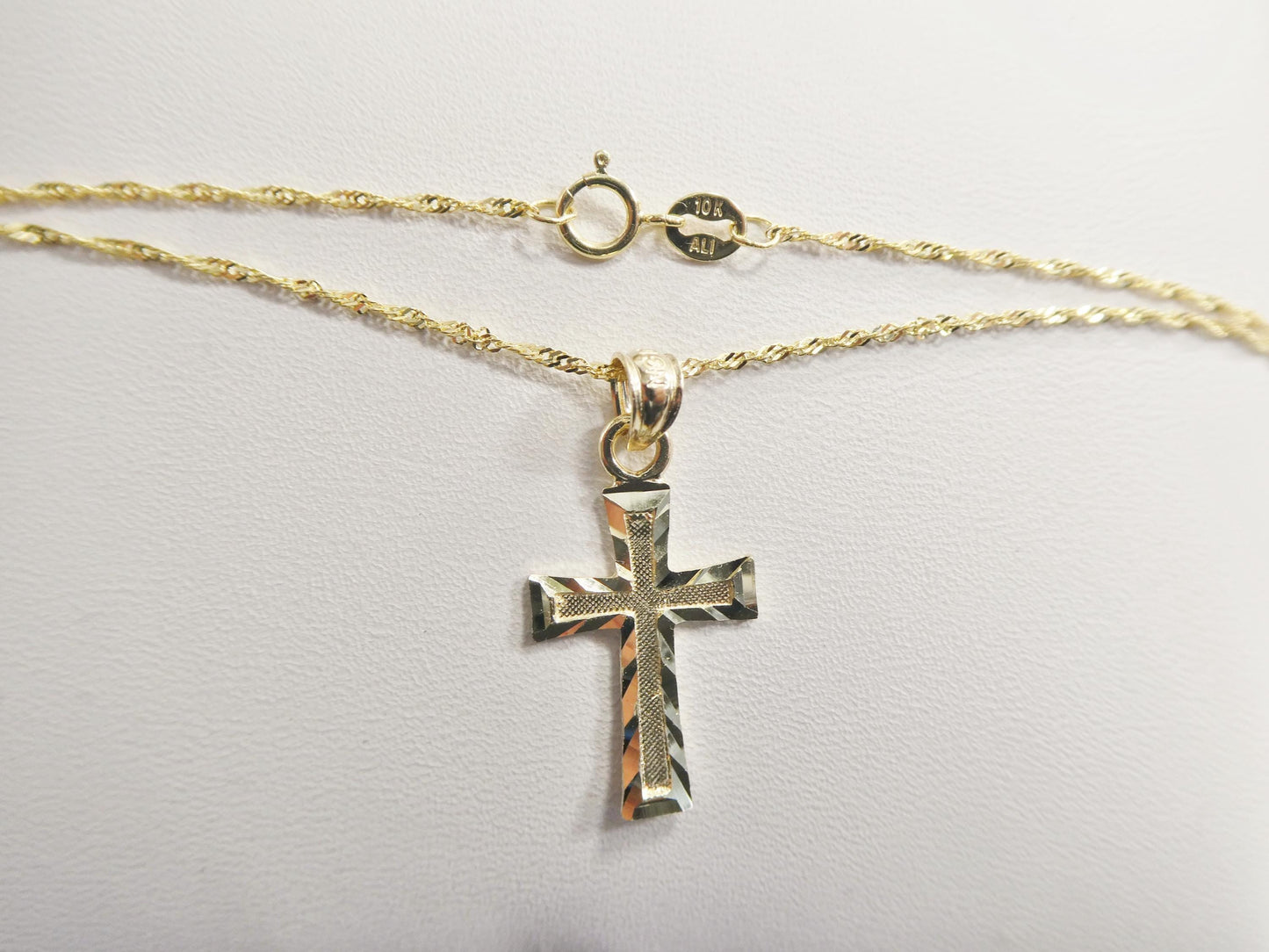 10k Yellow Gold Singapore Chain & Cross Pendant Necklace: 16 inch
