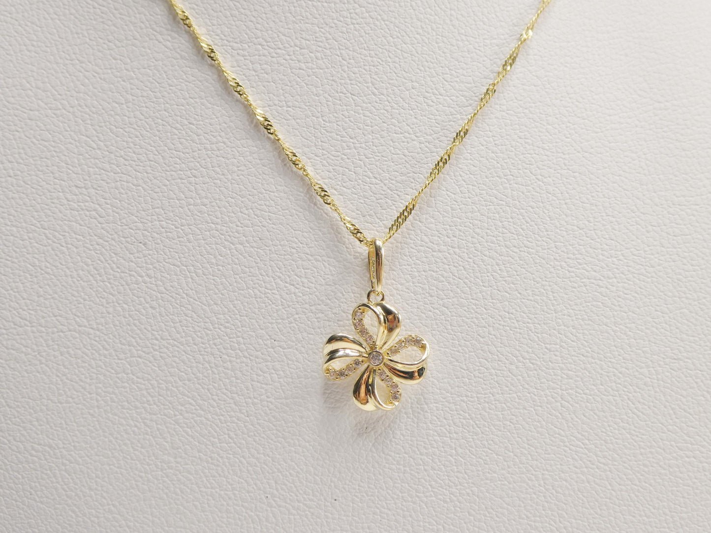 10k Yellow Gold Singapore Chain Necklace flower Pendant