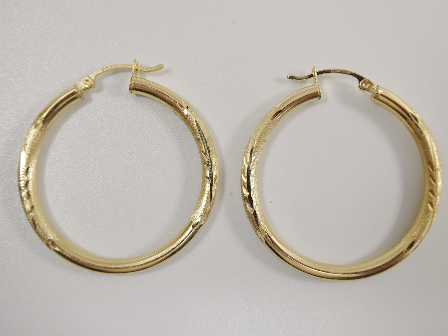 14K real solid yellow gold 35mm round hoop earrings snap closure diamond cut finish