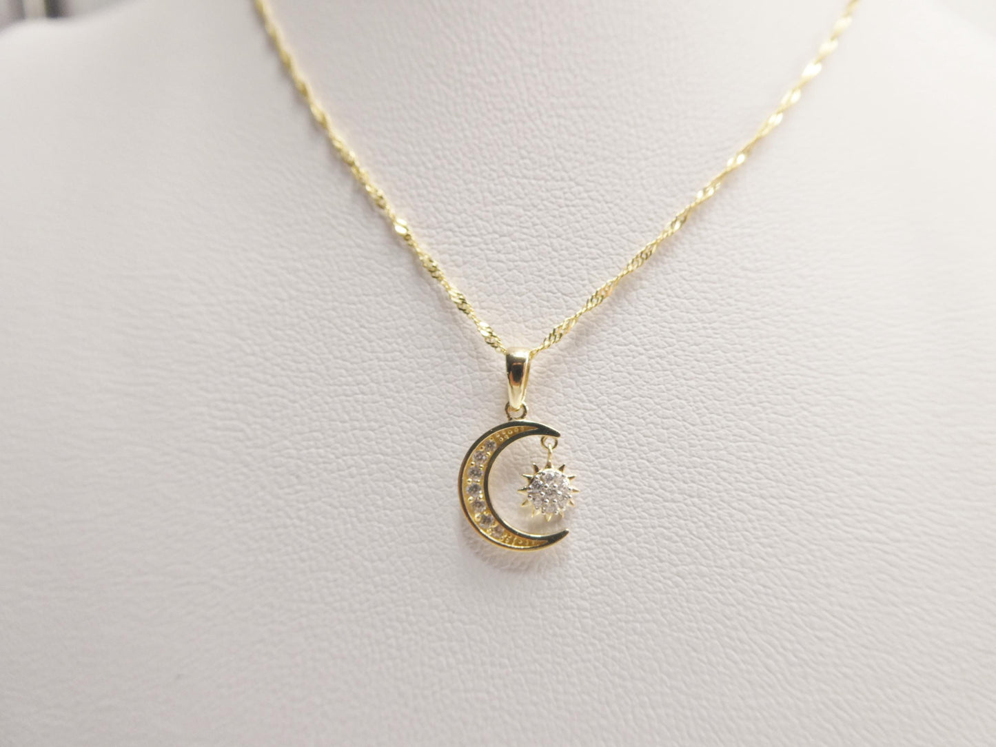10k Yellow Gold Singapore Chain Necklace sun and moon Pendant