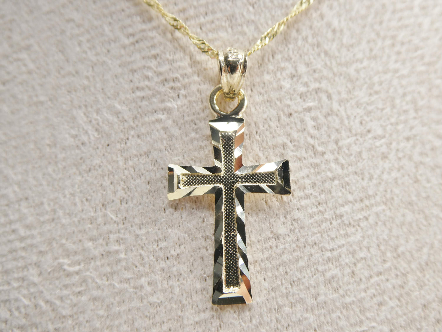 10k Yellow Gold Singapore Chain & Cross Pendant Necklace: 16 inch