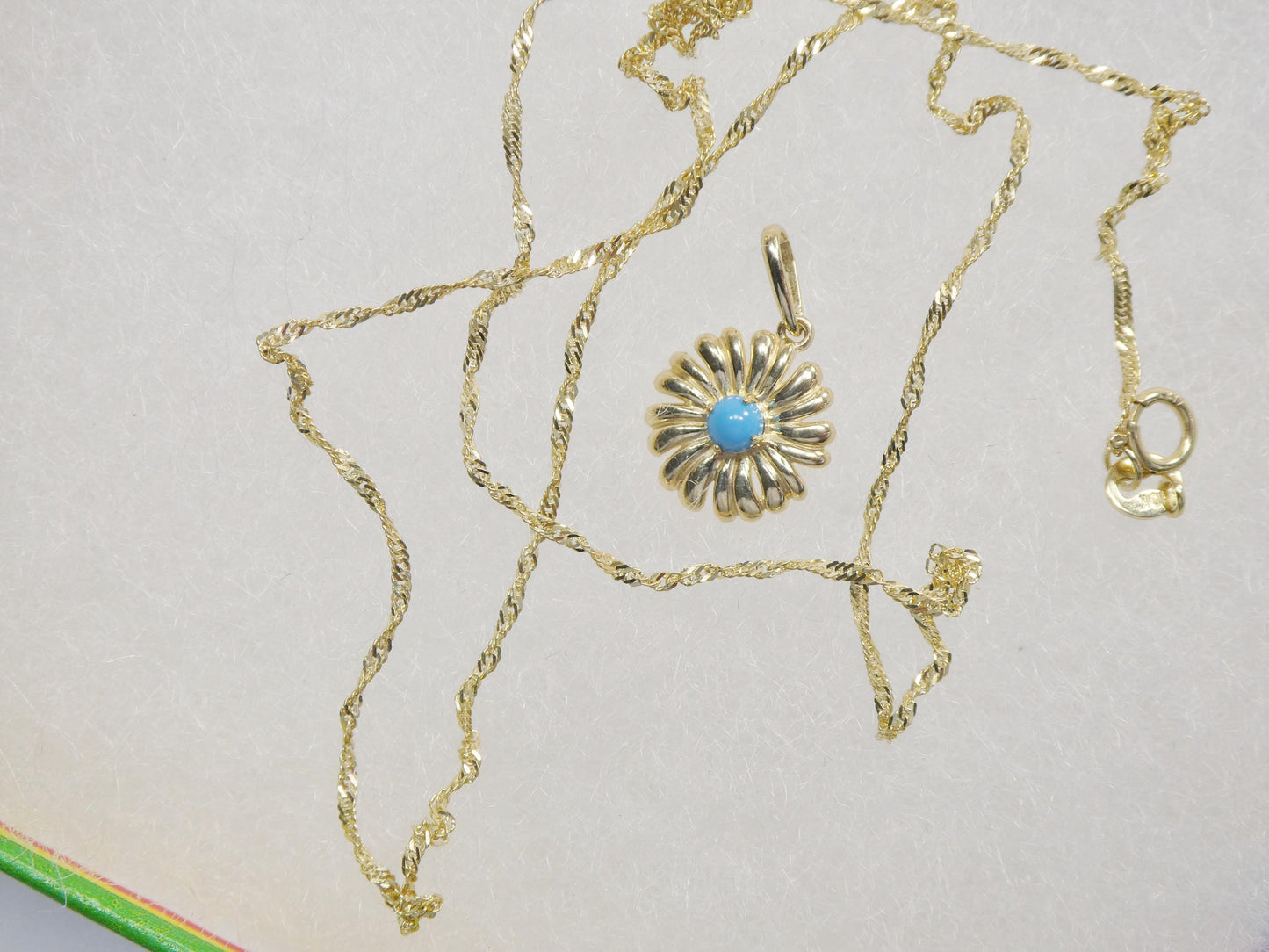 10k Yellow Gold Singapore Chain Necklace turquoise center flower Pendant
