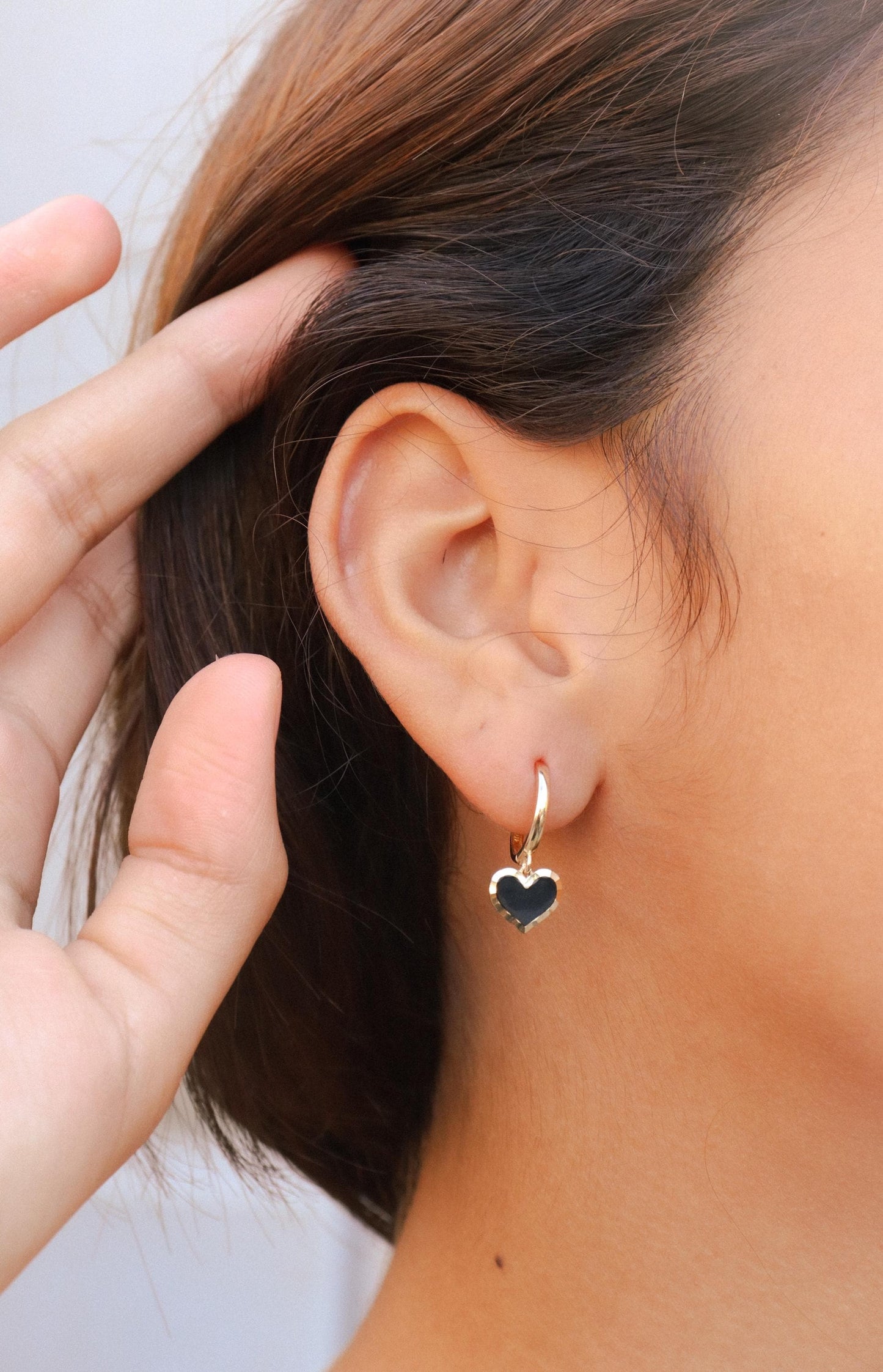 real 10k solid yellow gold black enamel heart hoop huggie earrings