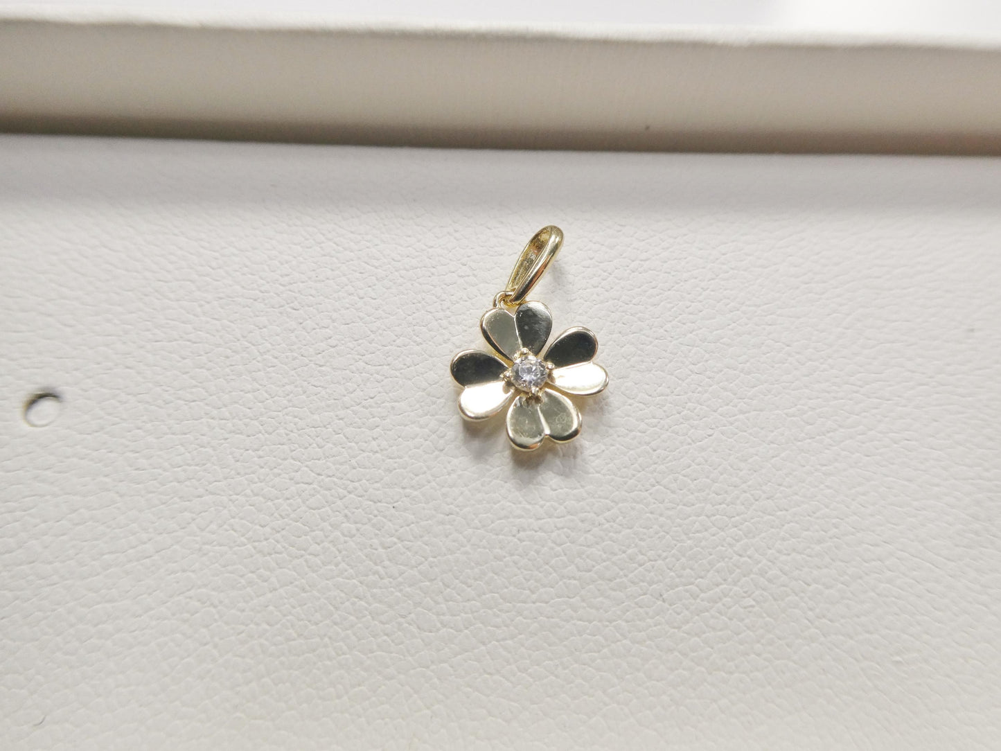 10k Yellow Gold Figaro Chain Necklace with Flower Pendant