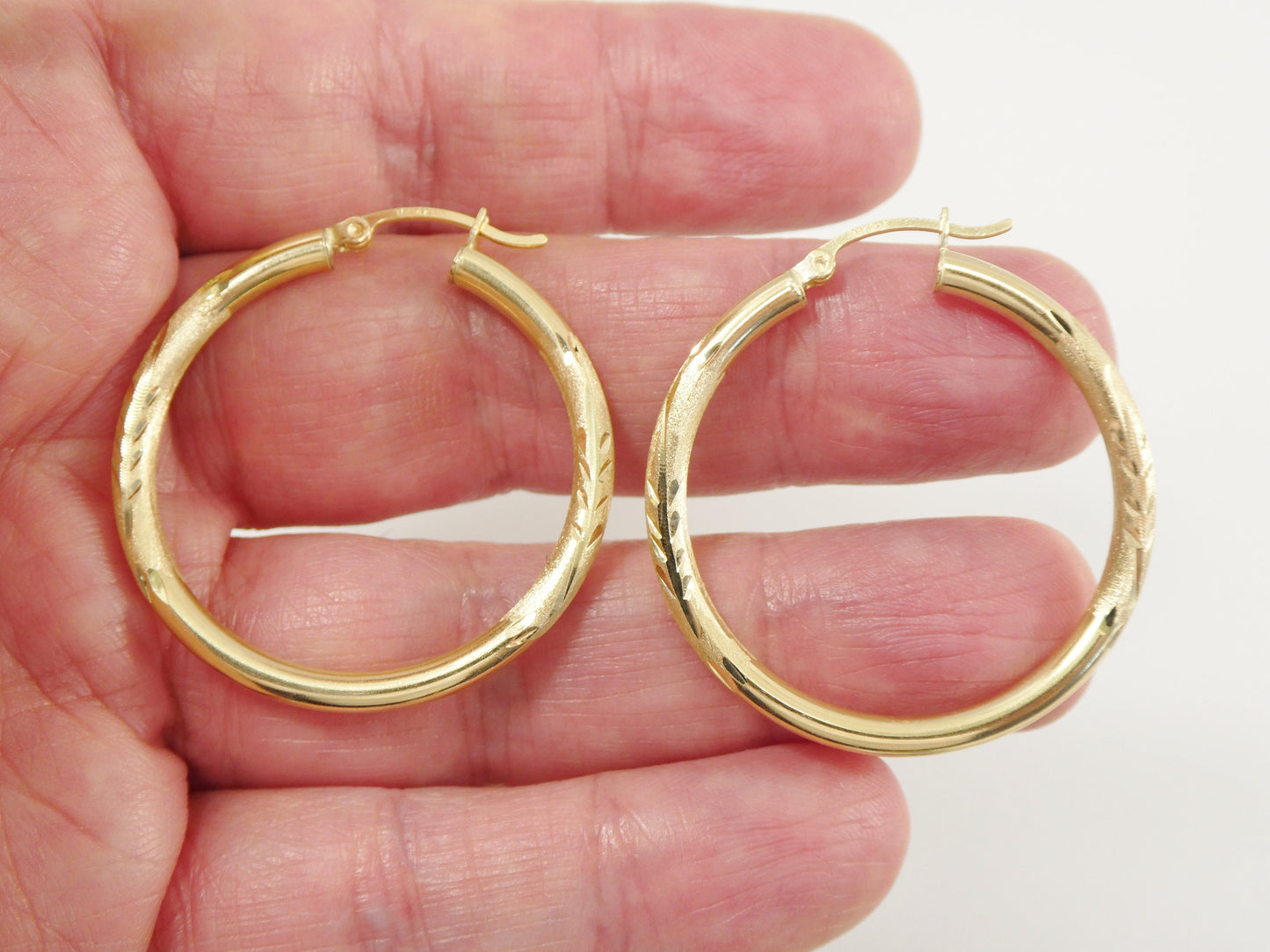 14K real solid yellow gold 35mm round hoop earrings snap closure diamond cut finish