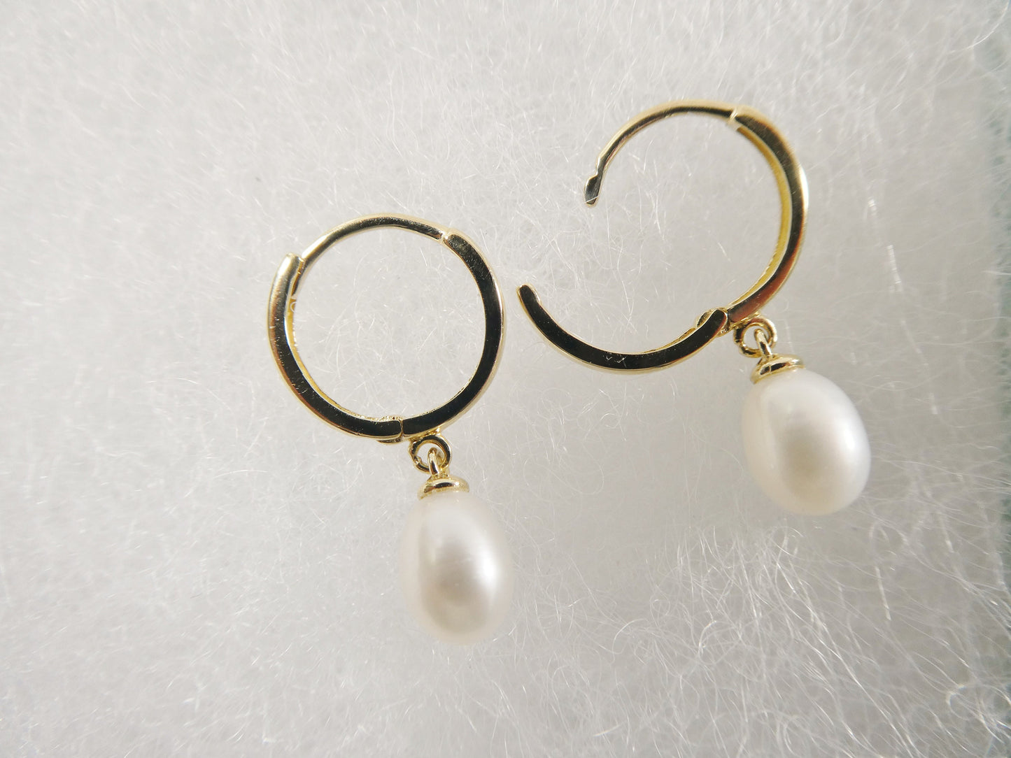 real 10k solid yellow gold dangling cultured freshwater pearl  plain hoop huggie earrings