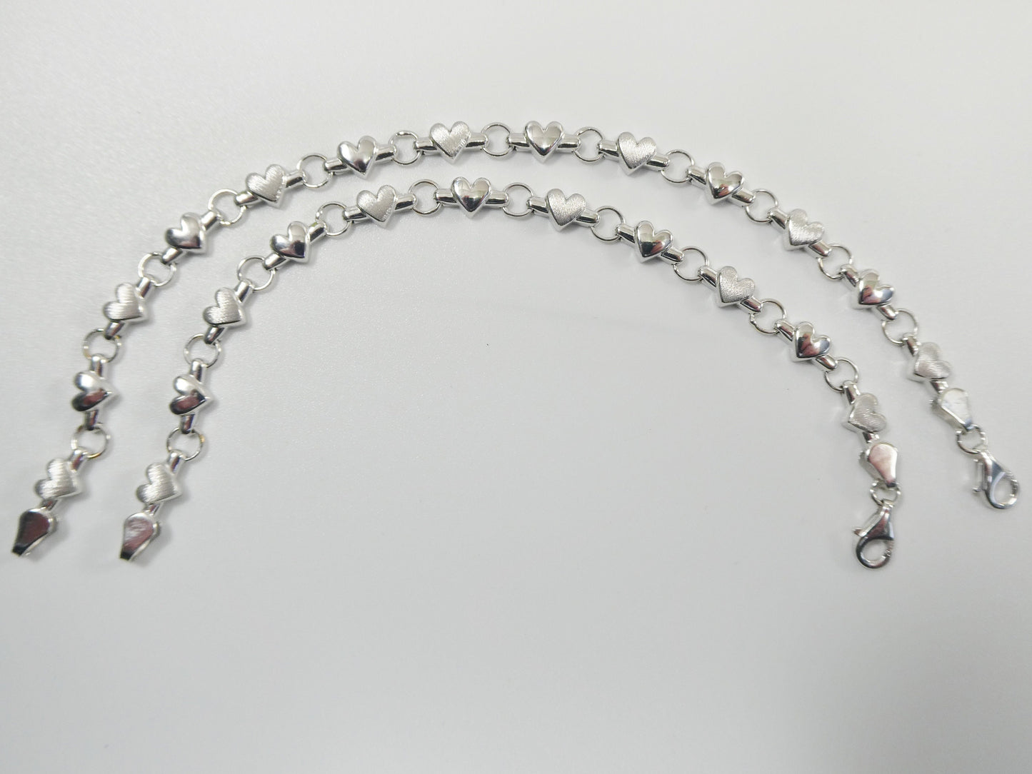 14k White Gold Heart Bracelet - Satin Finish (6/7 Inch)